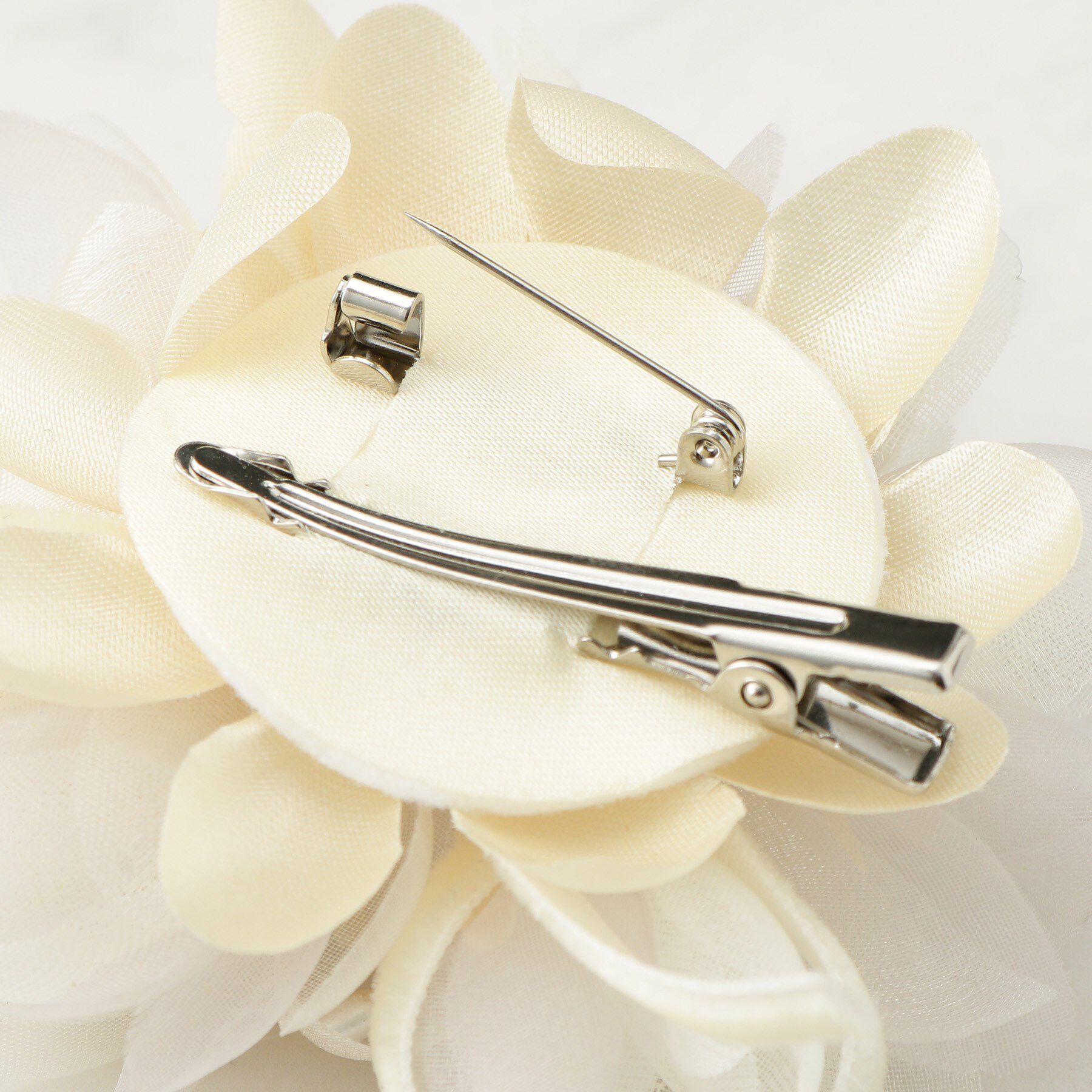 SHOO･LA･RUE「【セレモニー】やわらかな印象に MIXリボンコサージュ」|ブローチ・コサージュ|