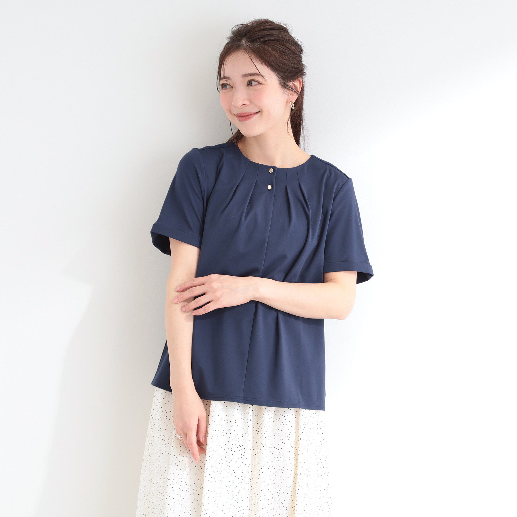 SHOO･LA･RUE「【洗濯後しわになりにくい/UV/S-LL】Tシャツ感覚できれい見え ひんやりタックTブラウス」|シャツ・ブラウス|