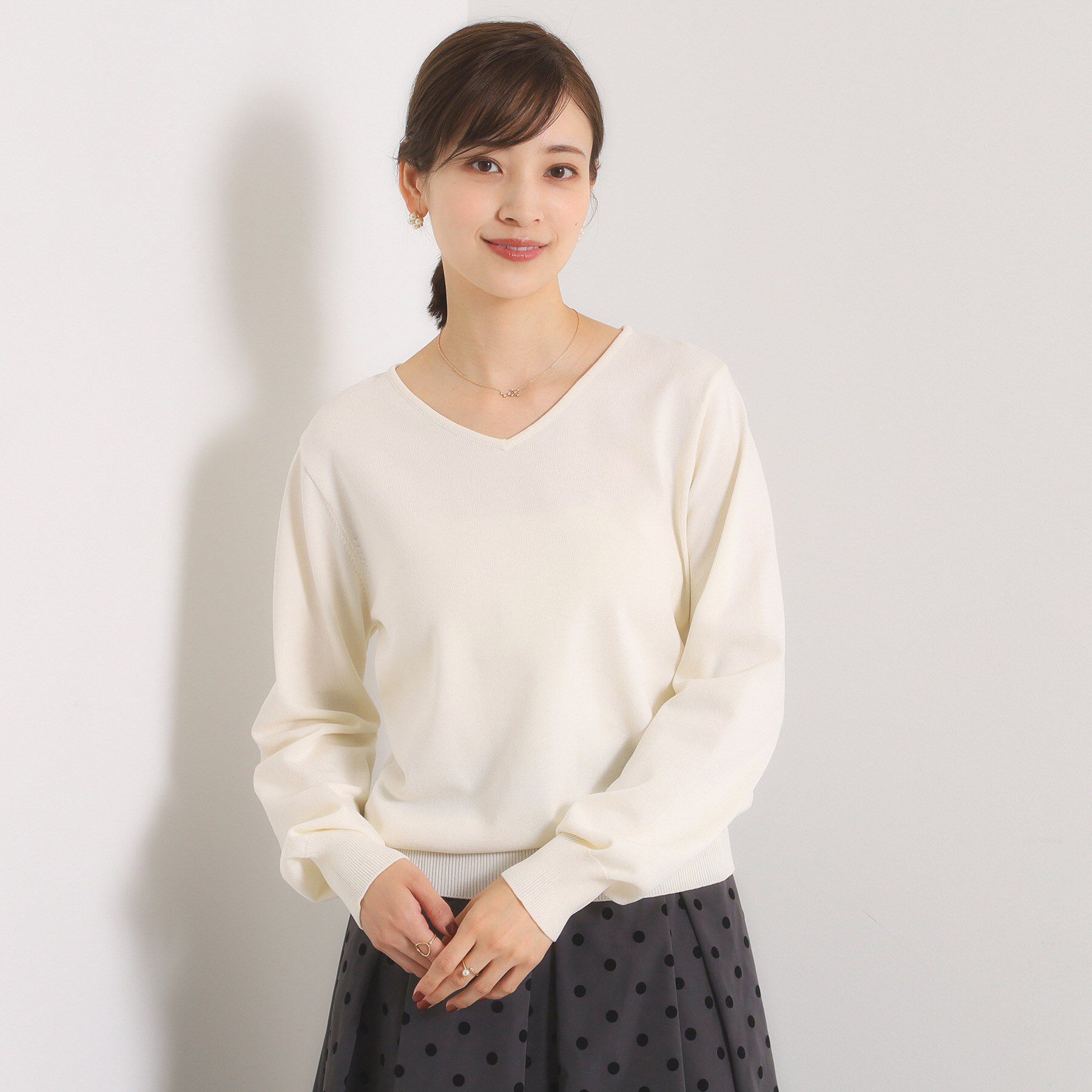 ITS&rsquo;DEMO「【縮みに強い／洗濯機OK】Vネックニットプルオーバー」|ニット・セーター|オフホワイト(003