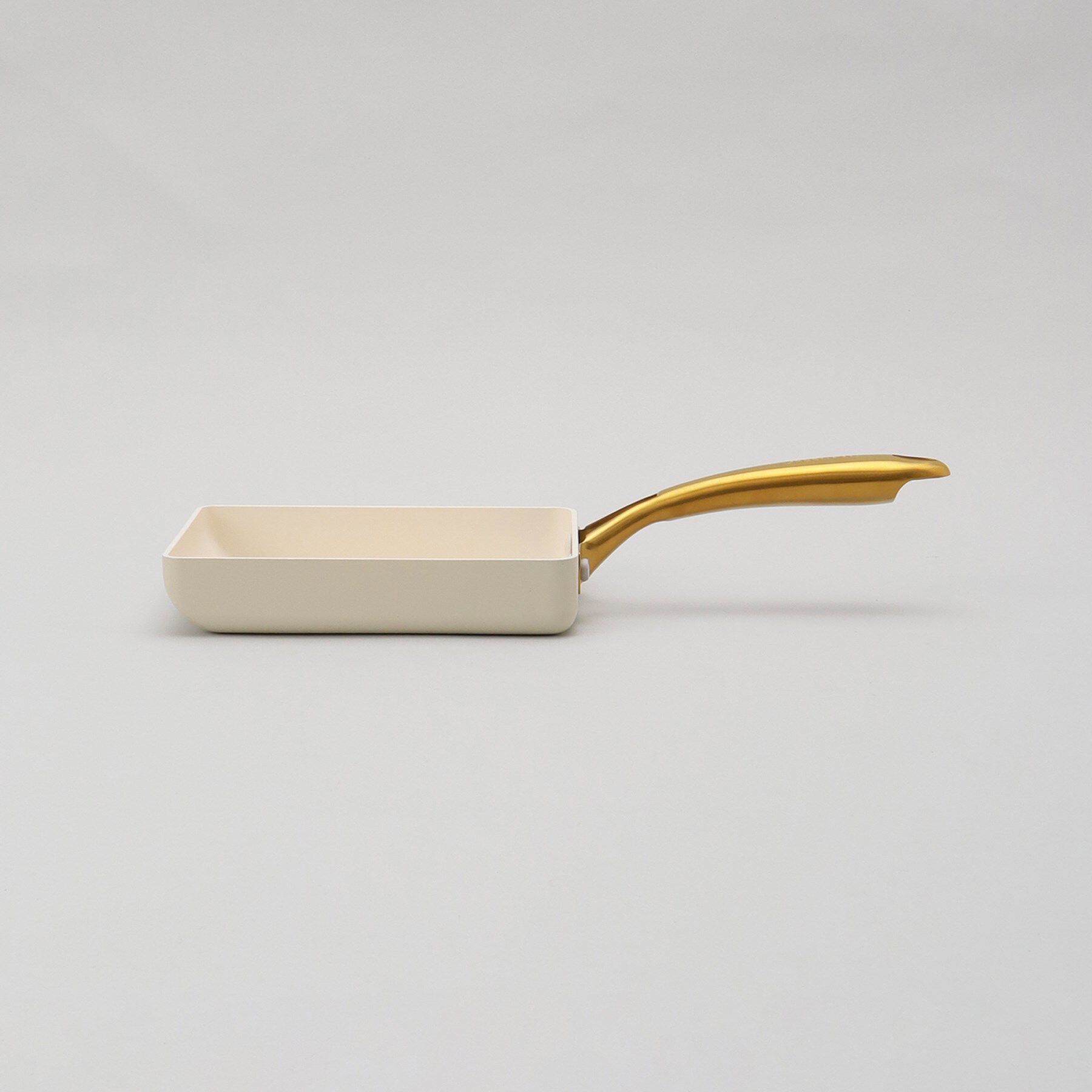 212 KITCHEN STORE「ストゥディオ エッグパン 14&times;18cm WH ＜GreenPan グリーンパン＞」|食器・キッチングッズ|