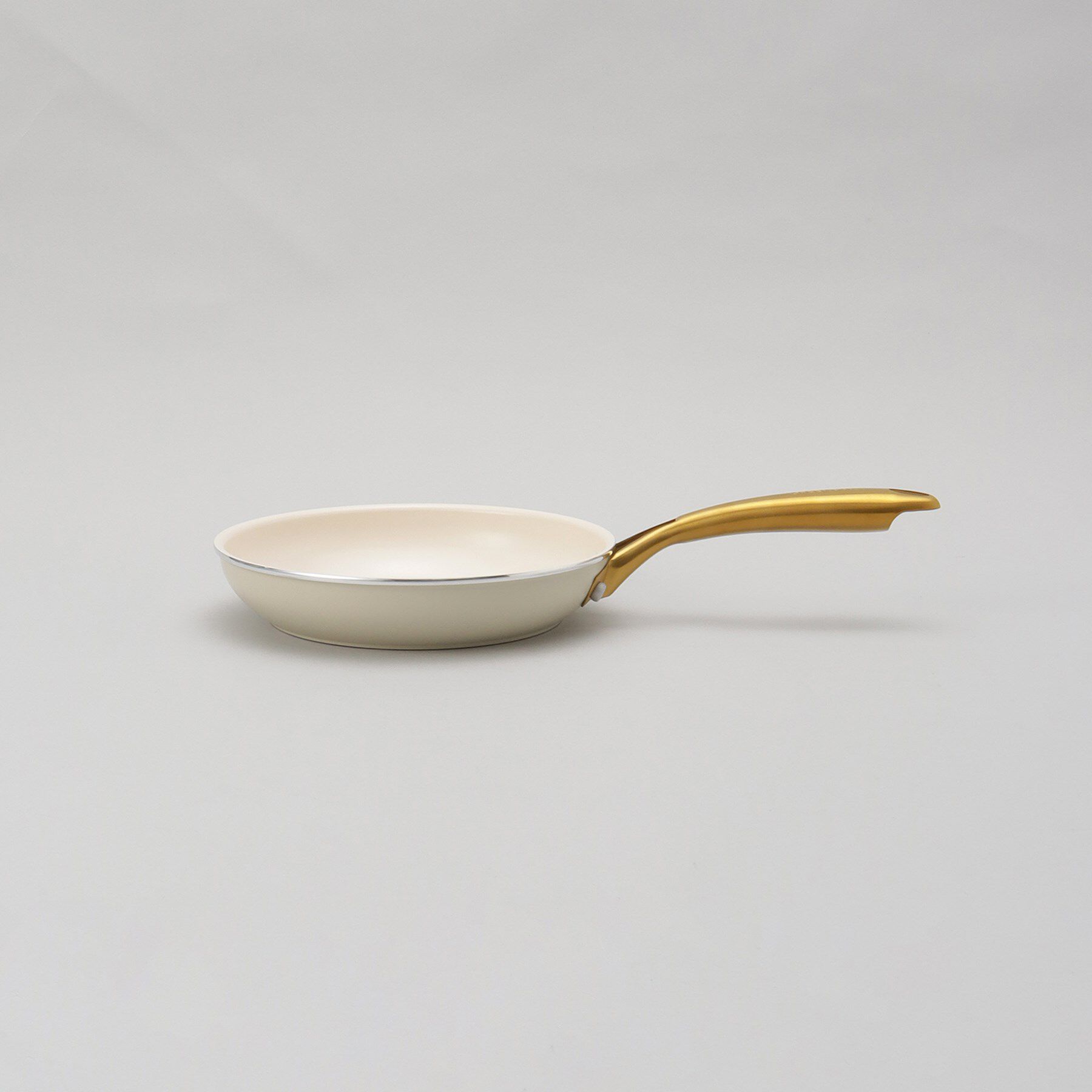 212 KITCHEN STORE「ストゥディオ フライパン 20cm WH ＜GreenPan グリーンパン＞」|食器・キッチングッズ|