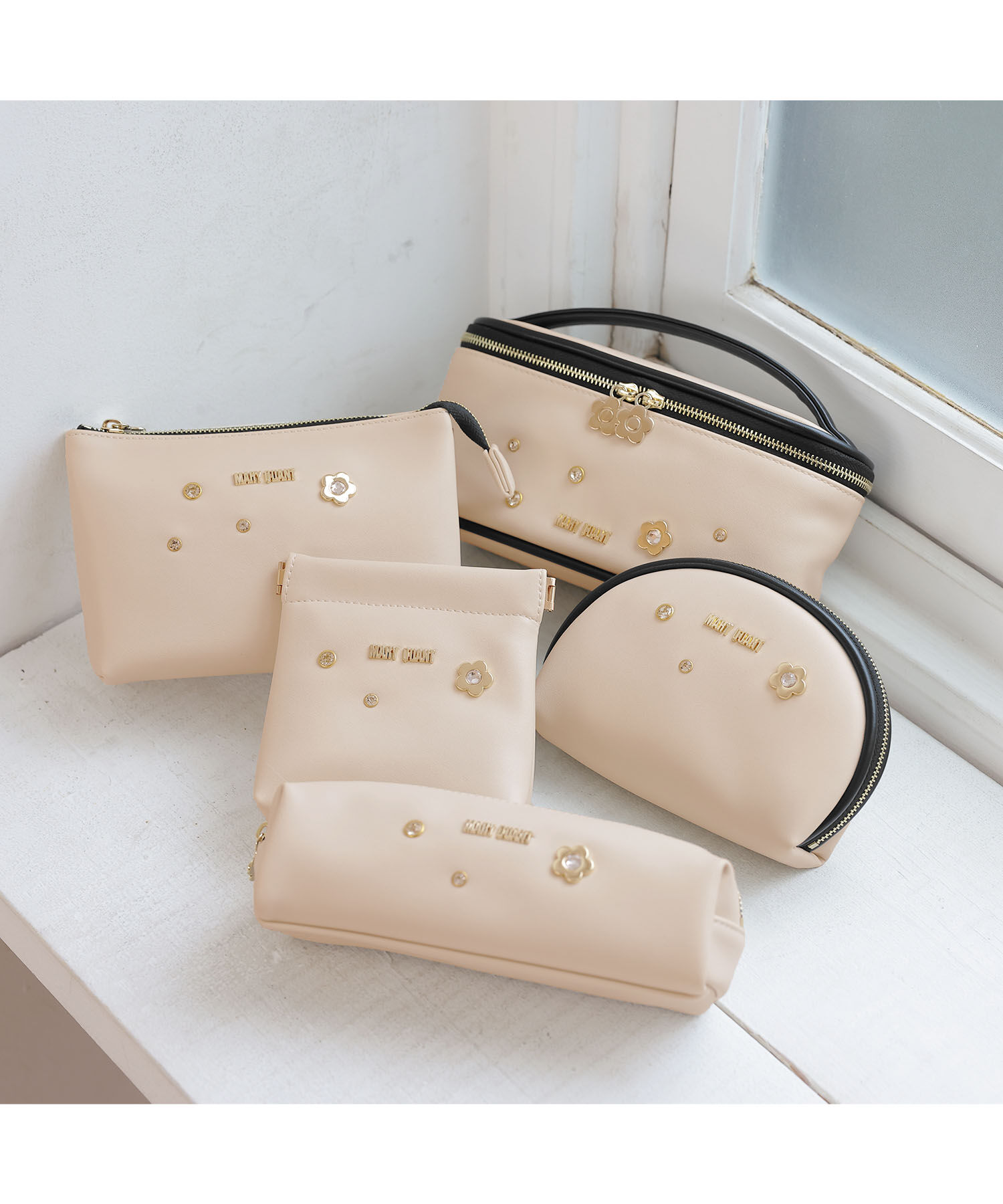 MARY QUANT「メタルビジュー ラウンドポーチ」|ポーチ|