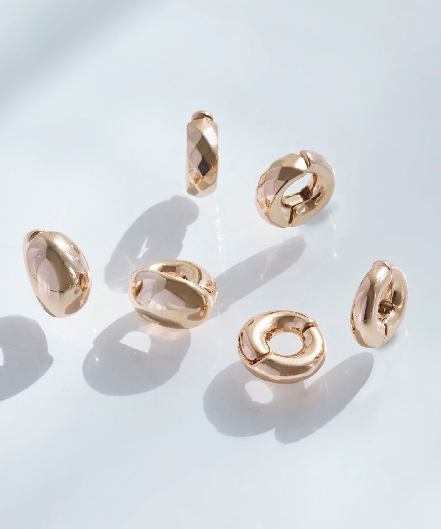 Phoebe「【金属アレルギー対応】シンプルフープスナップイヤリング　シャンパンゴールド」|イヤリング|