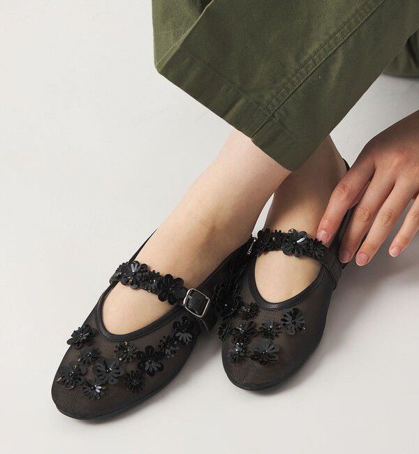 ODETTE E ODILE「フラワーモチーフメリージェーンフラット10&uarr;」|パンプス|