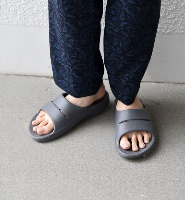 SHIPS any「OOFOS: OOahh/ウーアー リカバリーサンダル 26SS◇」|サンダル|グレー