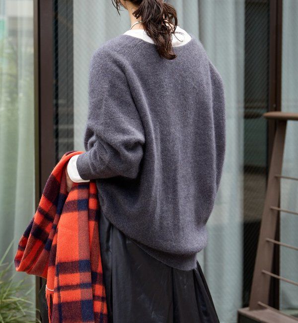  「【抜け感シルエット】ヘアリーウール片畦Vネックニット」|ニット・セーター|