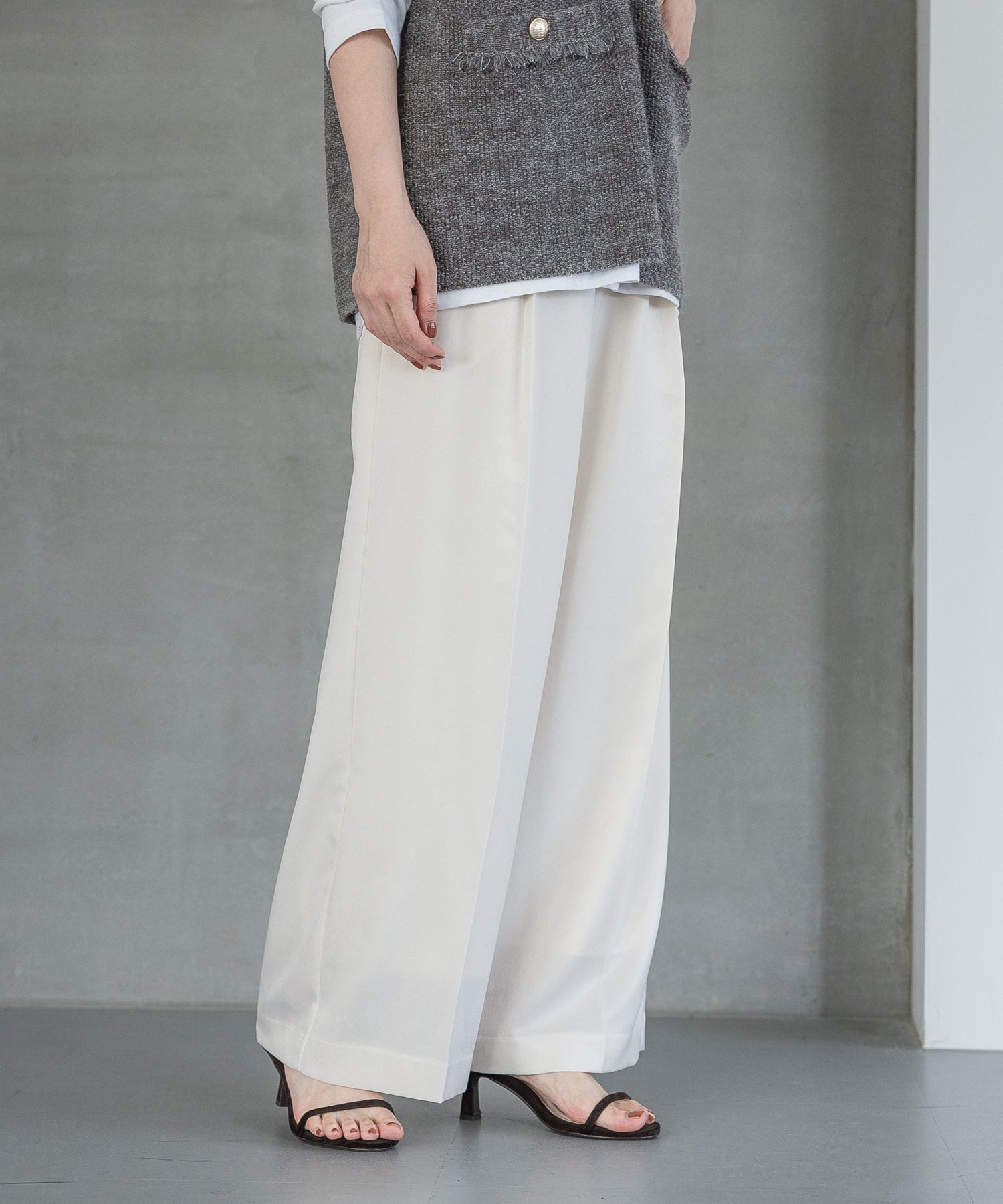 A part by 「ブライトサテンストレートパンツ」|スラックス|ナチュラル