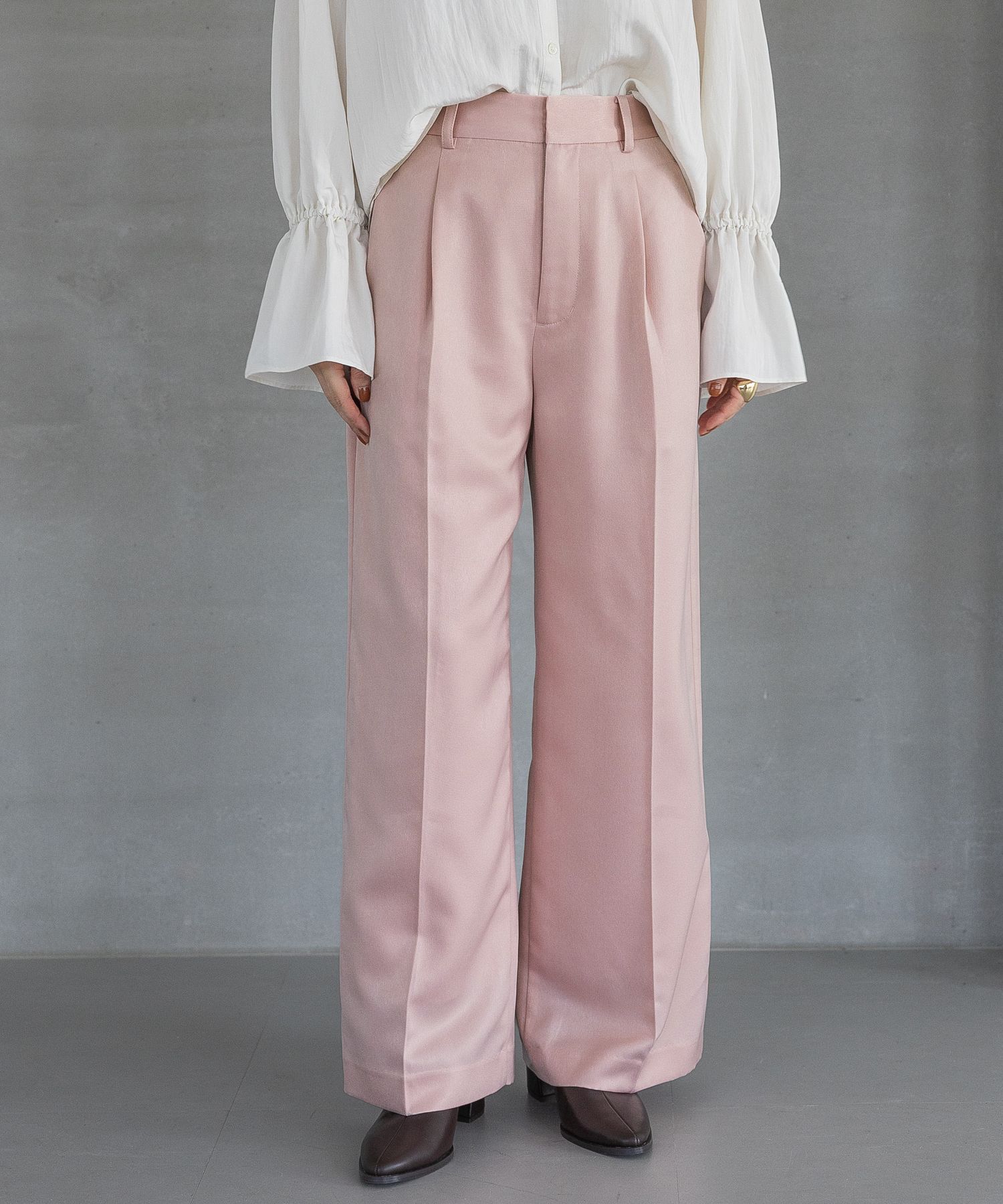 A part by 「ブライトサテンストレートパンツ」|スラックス|ライトピンク