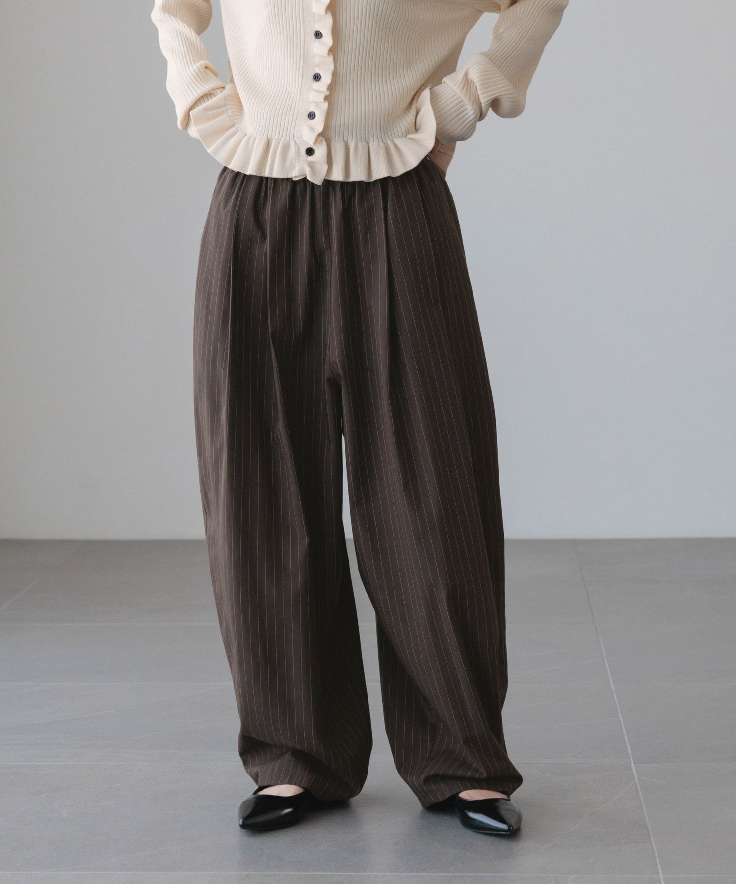 LOWRYS FARM「イージーワイドコクーンパンツ」|チノ|BRNｽﾄﾗｲﾌﾟ（26SSNEW）