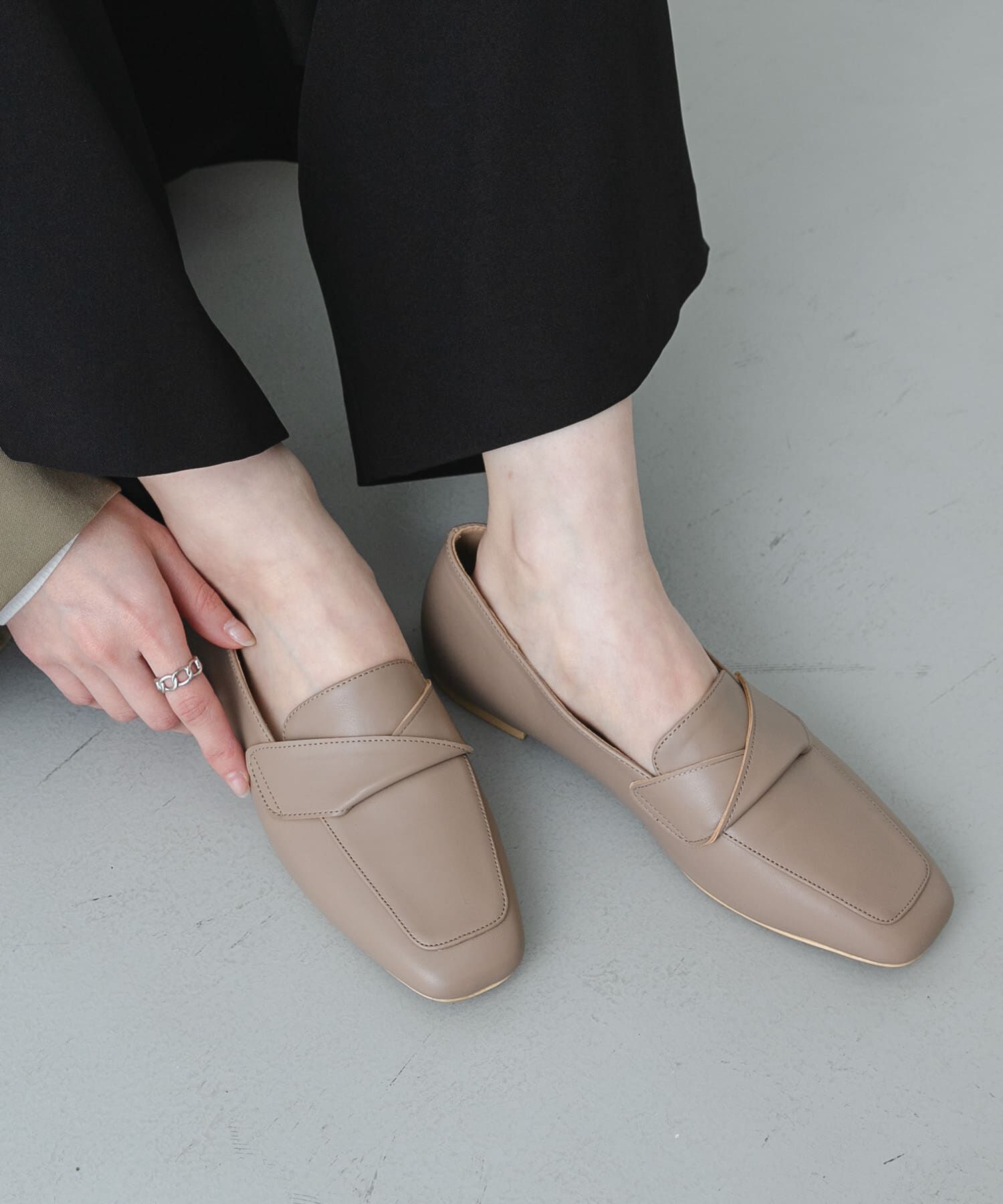 SENSE OF PLACE by URBAN RESEARCH「クロスベルトローファーパンプス」|ローファー|