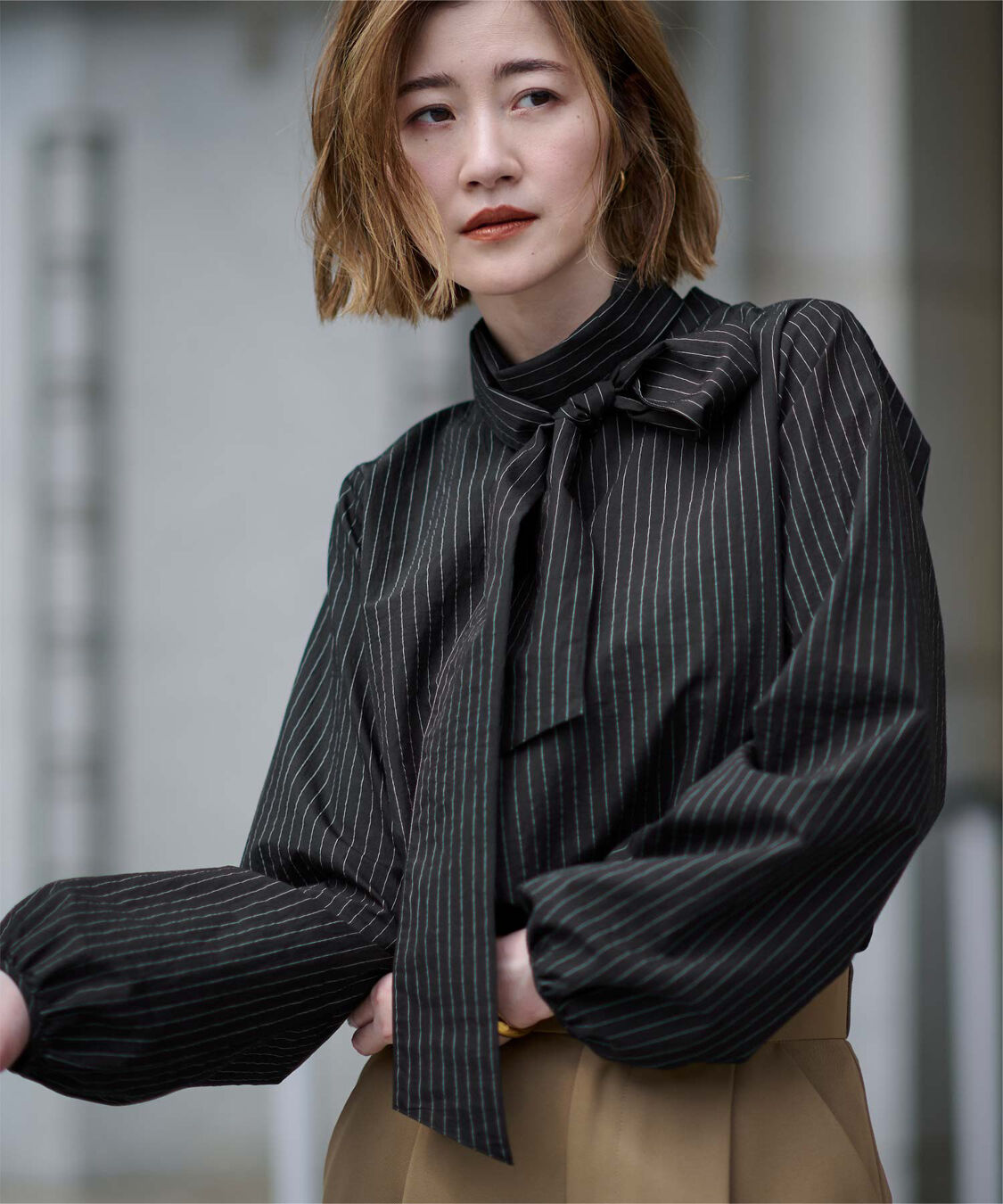 ur's「ボウタイ付シアーハイネックブラウス」|シャツ・ブラウス|ストライプ