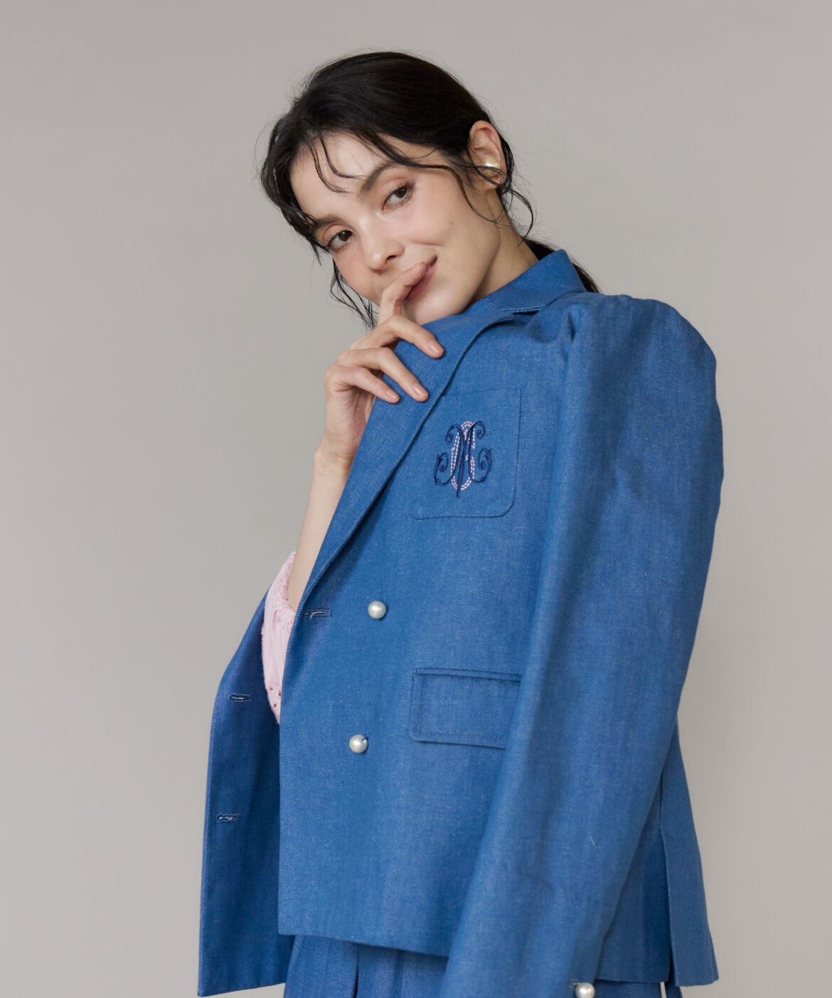 Maglie le cassetto「《ﾌﾟﾗｽｻｲｽﾞ》《WEB･POPUP限定》刺繍ｺﾝﾊﾟｸﾄﾃﾞﾆﾑｼﾞｬ  」|デニムジャケット|