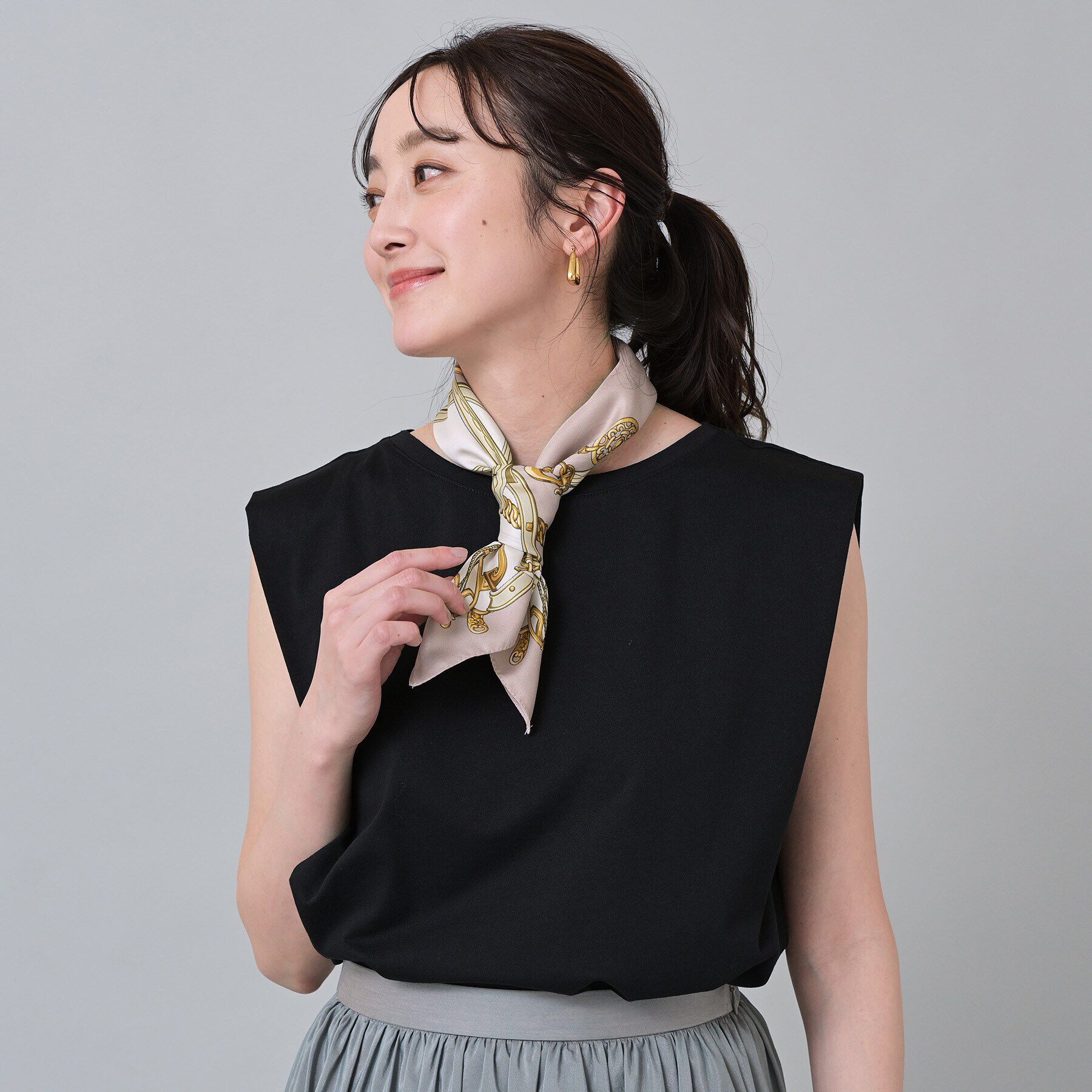 UNTITLED「【手洗い／58cm正方形】ベルトプリントスカーフ」|ストール|