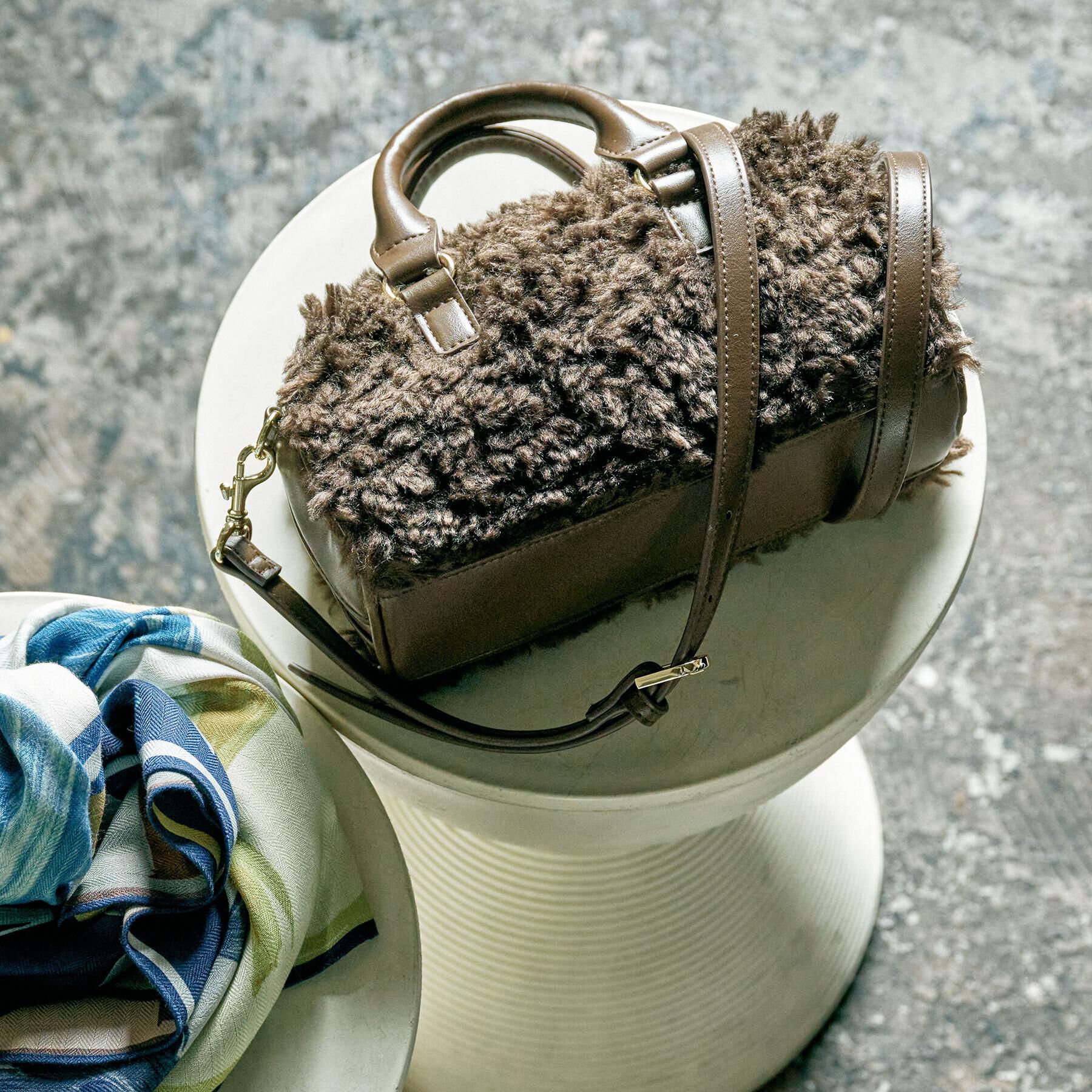 UNTITLED「【2Way/トレンド】フェイクファーボストンバッグ」|ボストンバッグ|モカブラウン(542