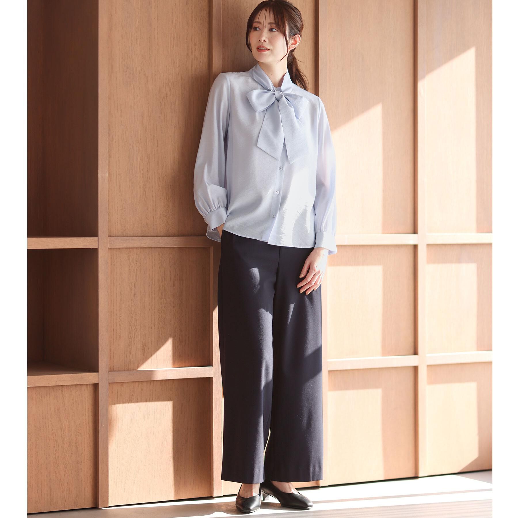 Reflect「【通勤／ボウタイ取り外し可】ボウタイ付きバンドカラーブラウス」|シャツ・ブラウス|