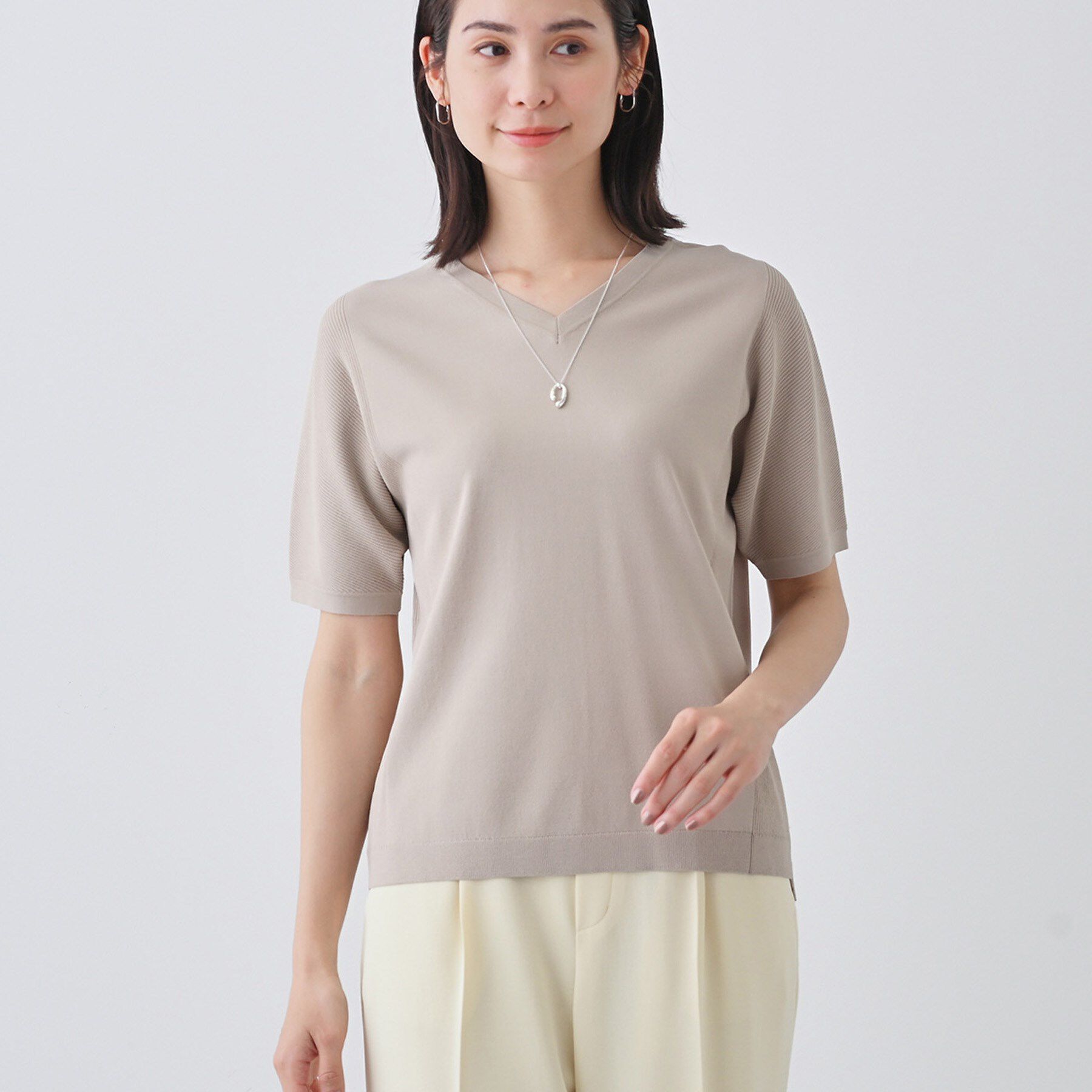 INDIVI「【洗える／清涼感】レーヨンストレッチ 安心丈の半袖ニット」|ニット・セーター|グレージュ(050)