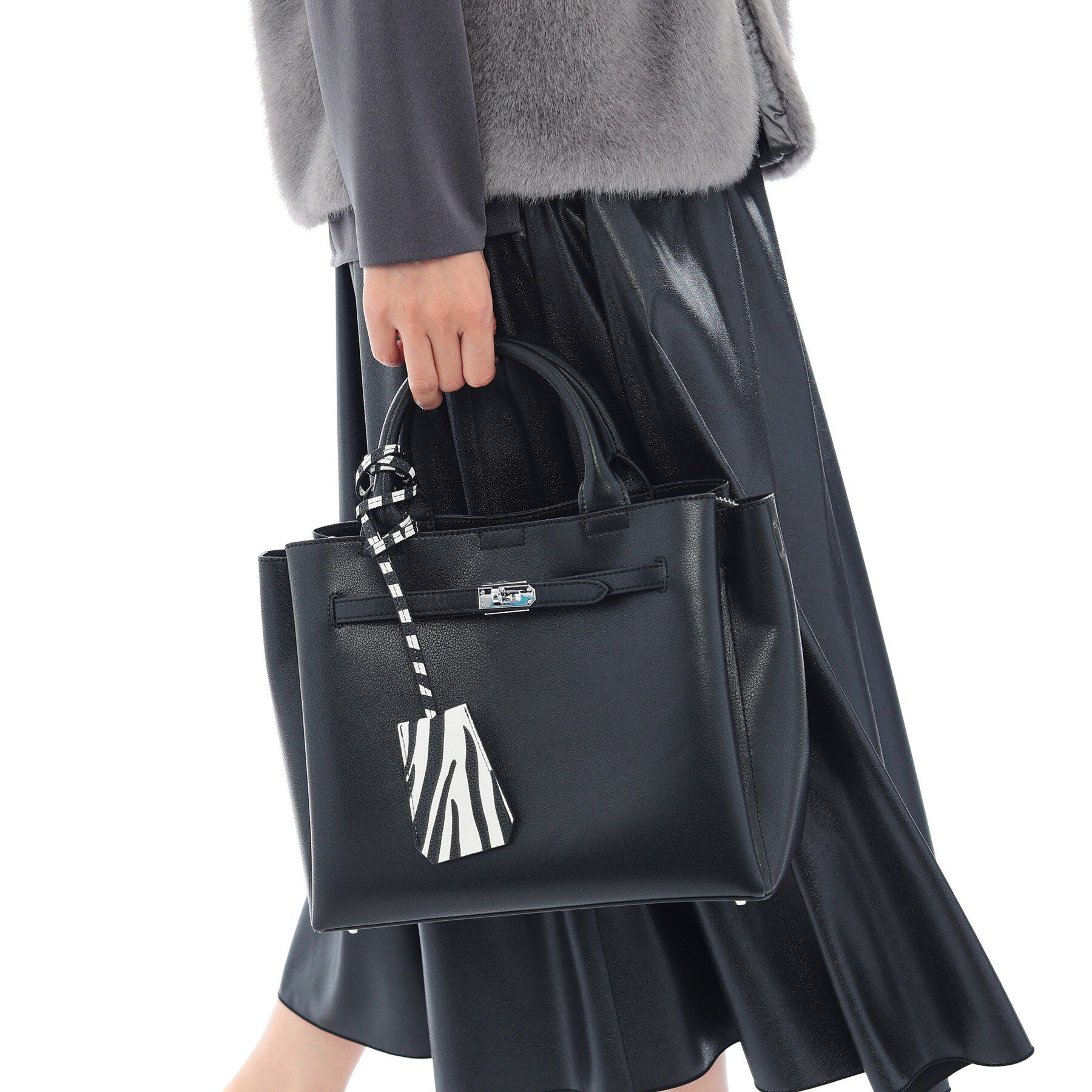 INDIVI「ソフトタックミドルバッグ」|ハンドバッグ|ブラック(019)