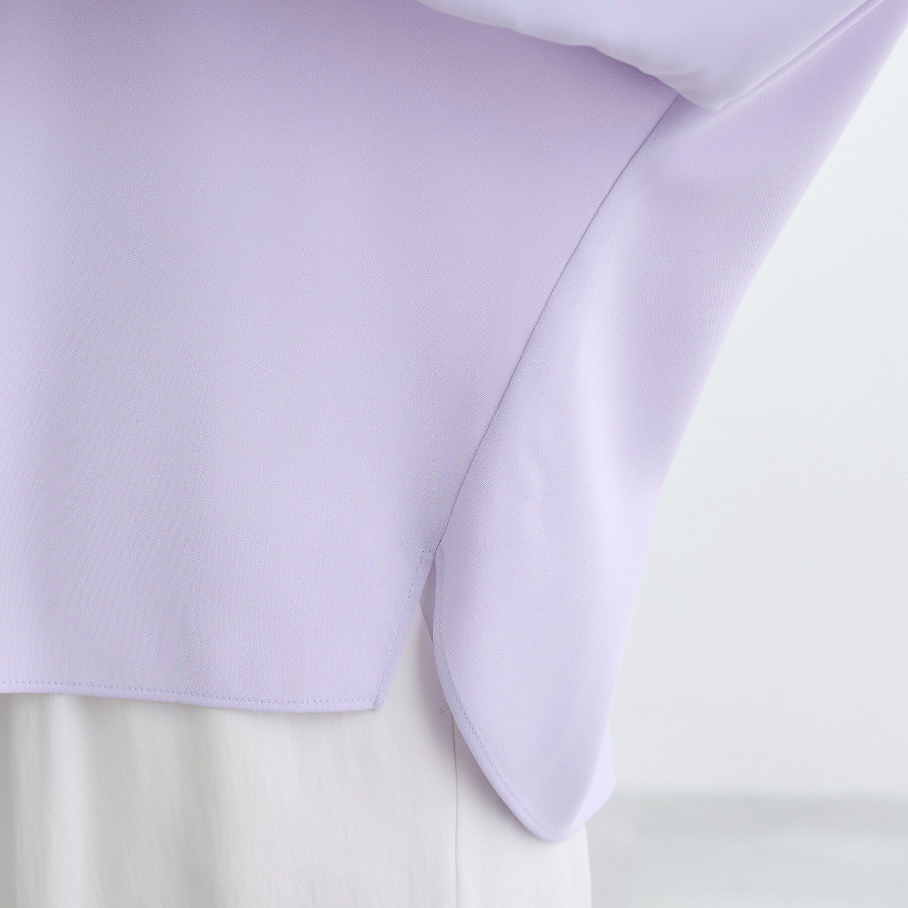 INDIVI「【洗える／UVケア／マットサテン】Vネックドルマンスリーブブラウス」|シャツ・ブラウス|