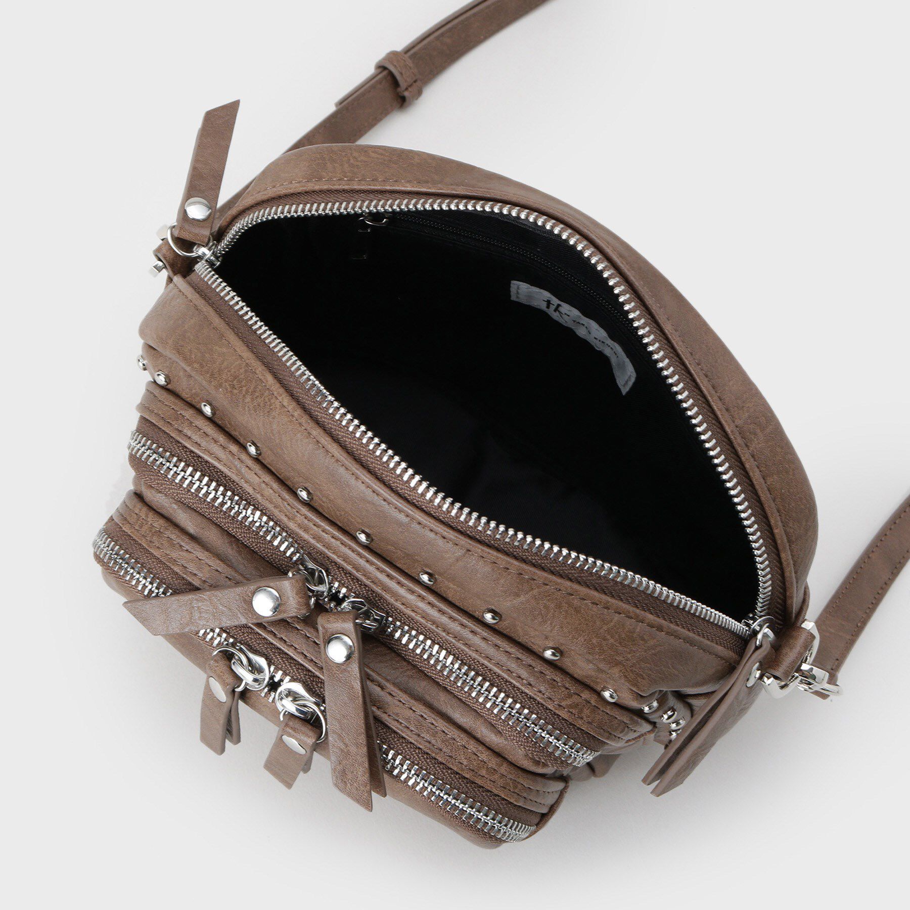 tk.TAKEO KIKUCHI「【スタッズシリーズ】ショルダーバッグ」|ショルダー・メッセンジャー|