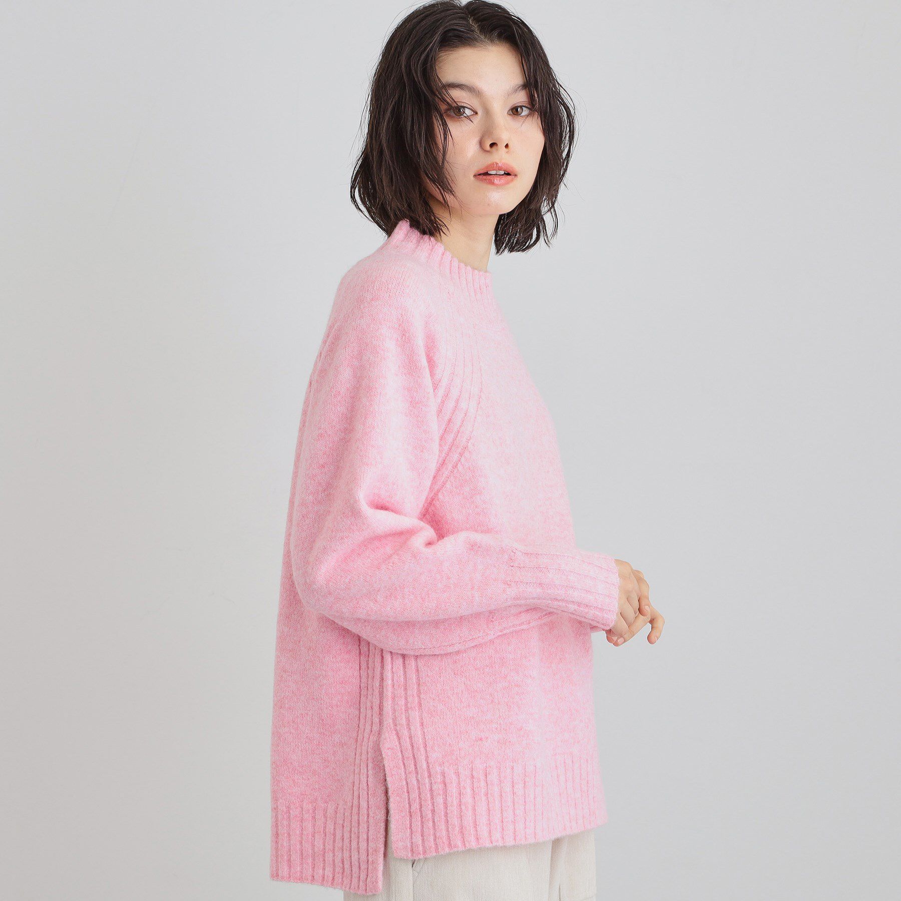 THE SHOP TK「ふんわり柔らかきれい色 ウール混ハイネックニット」|ニット・セーター|ピンク(072)