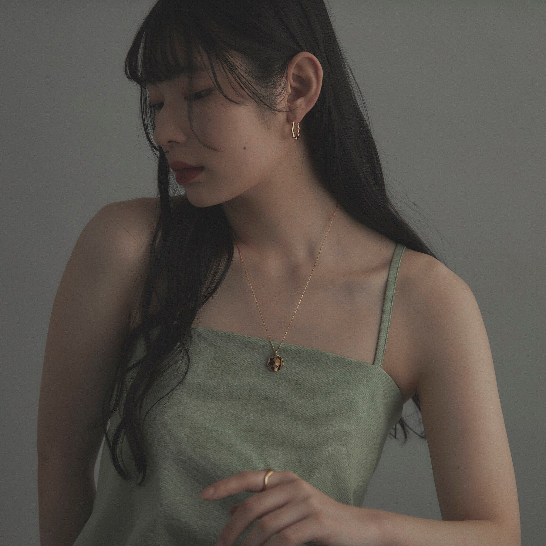 COCOSHNIK ONKITSCH「シルバー ニュアンスピアス オーバルフープ GP」|ピアス|