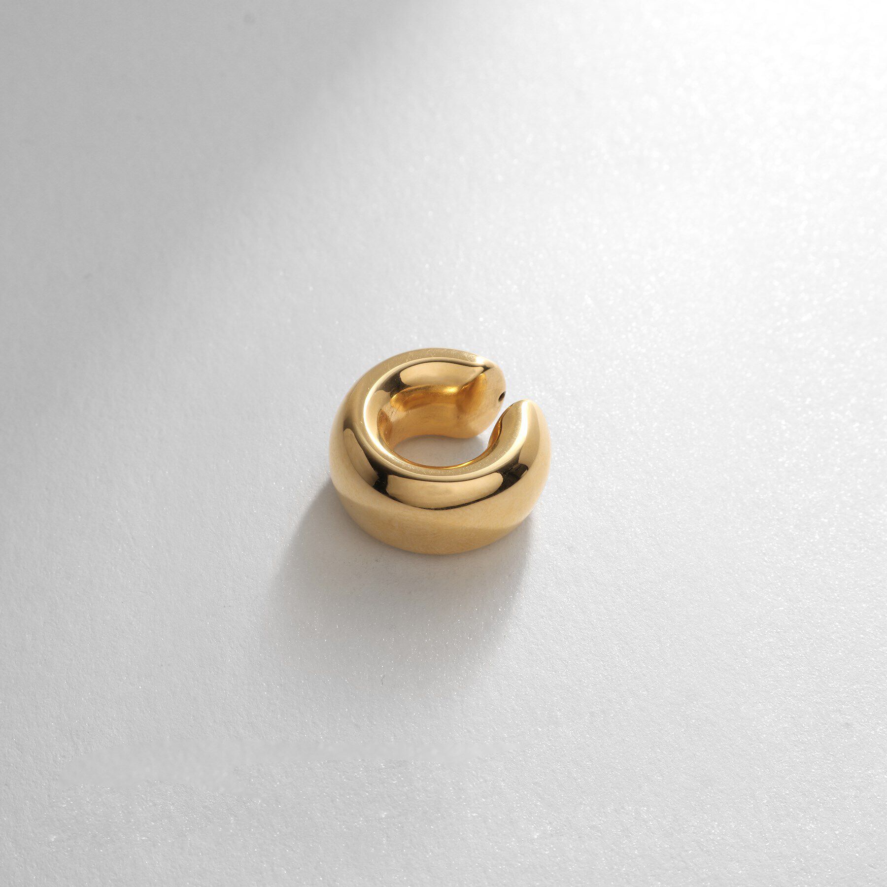 COCOSHNIK ONKITSCH「シルバー ホロウイヤーカフ ワイドフープ GP」|イヤリング|