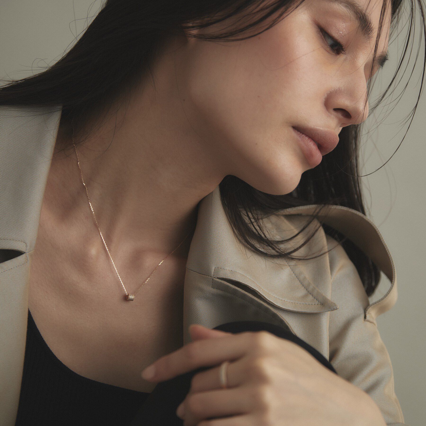 COCOSHNIK「K10【サステナブル】モアサナイトパヴェスルー ネックレス」|ネックレス|