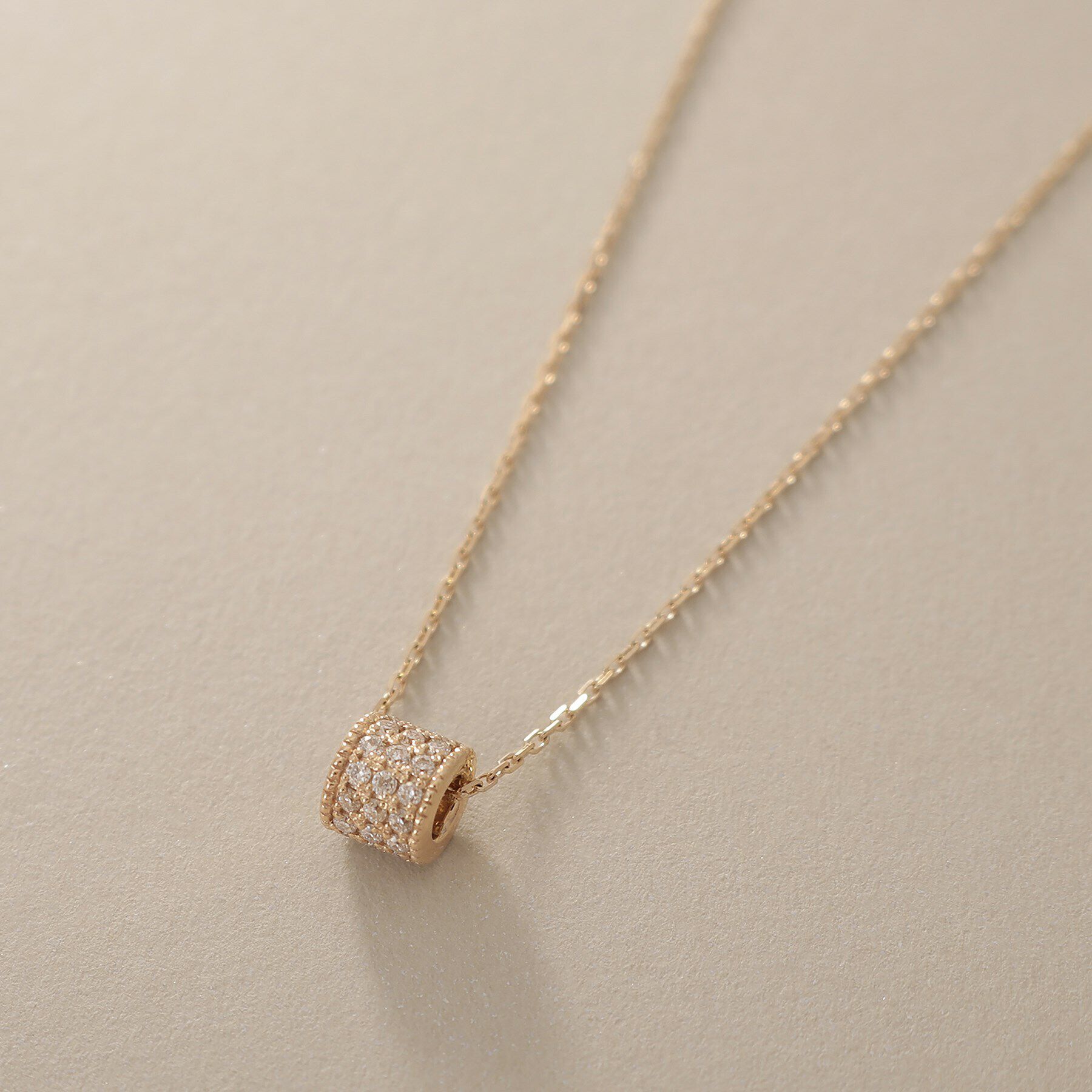 COCOSHNIK「K10【サステナブル】モアサナイトパヴェスルー ネックレス」|ネックレス|