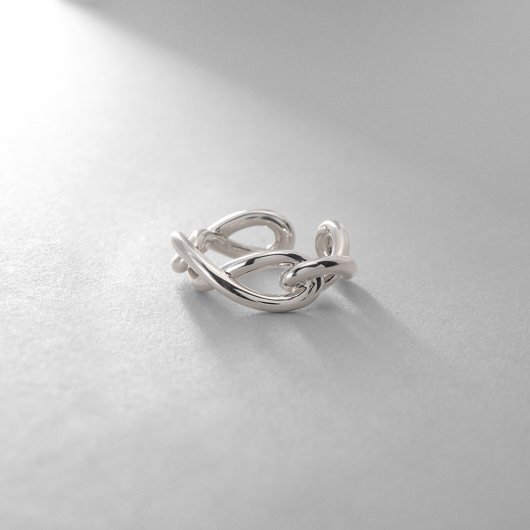 COCOSHNIK ONKITSCH「シルバー インフィニティイヤーカフ」|イヤーカフ|