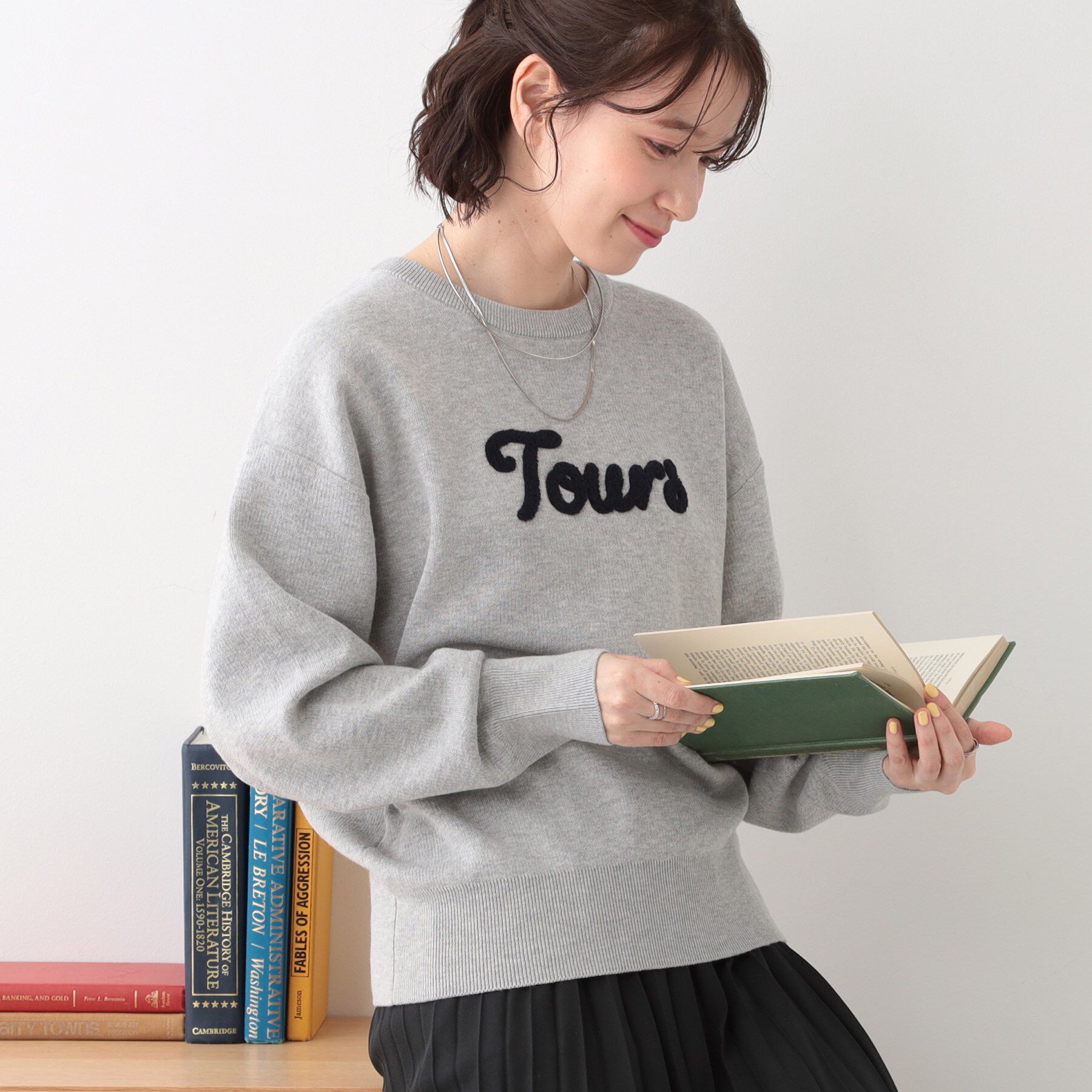 SHOO･LA･RUE「【洗える/S-LL/ちくちくしにくい】大人のための ロゴ入りスウェットライクニット」|ニット・セーター|ライトグレー(011