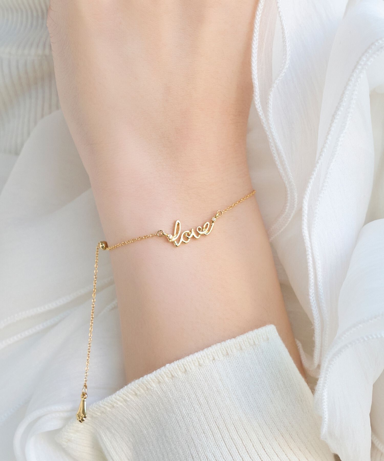 Phoebe「ラッキーレターブレスレット(ラブ)」|ブレスレット・バングル|ゴールド