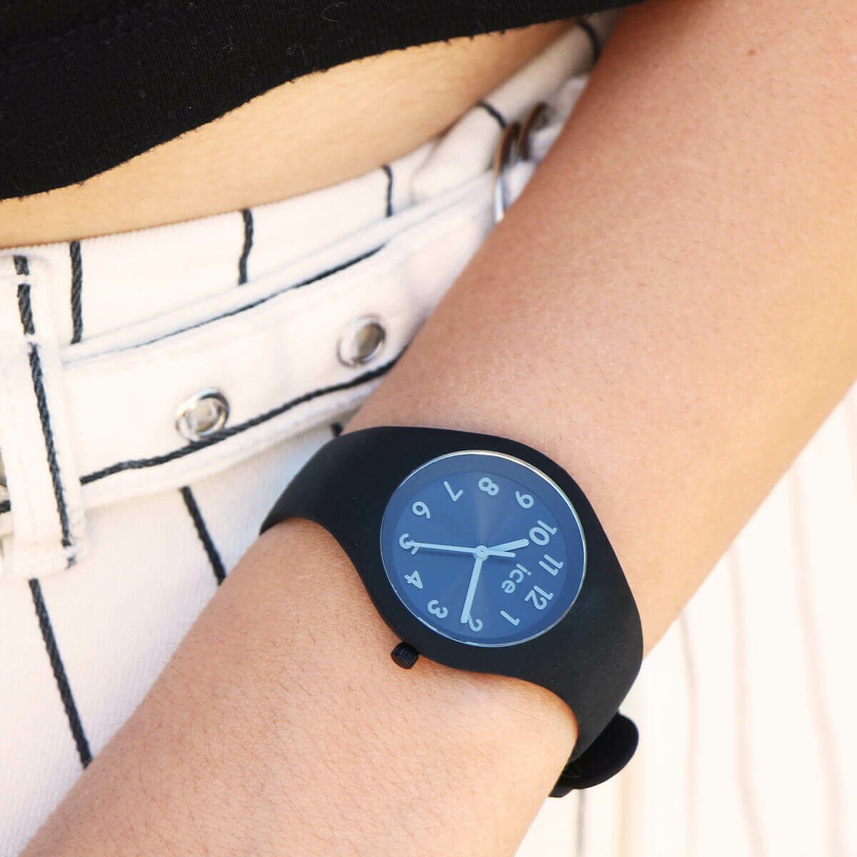 ICE-WATCH「〈ICE WATCH(ｱｲｽｳｫｯﾁ)〉ICE colour ﾌｧﾝﾄﾑ ｽﾓｰﾙ」|腕時計|