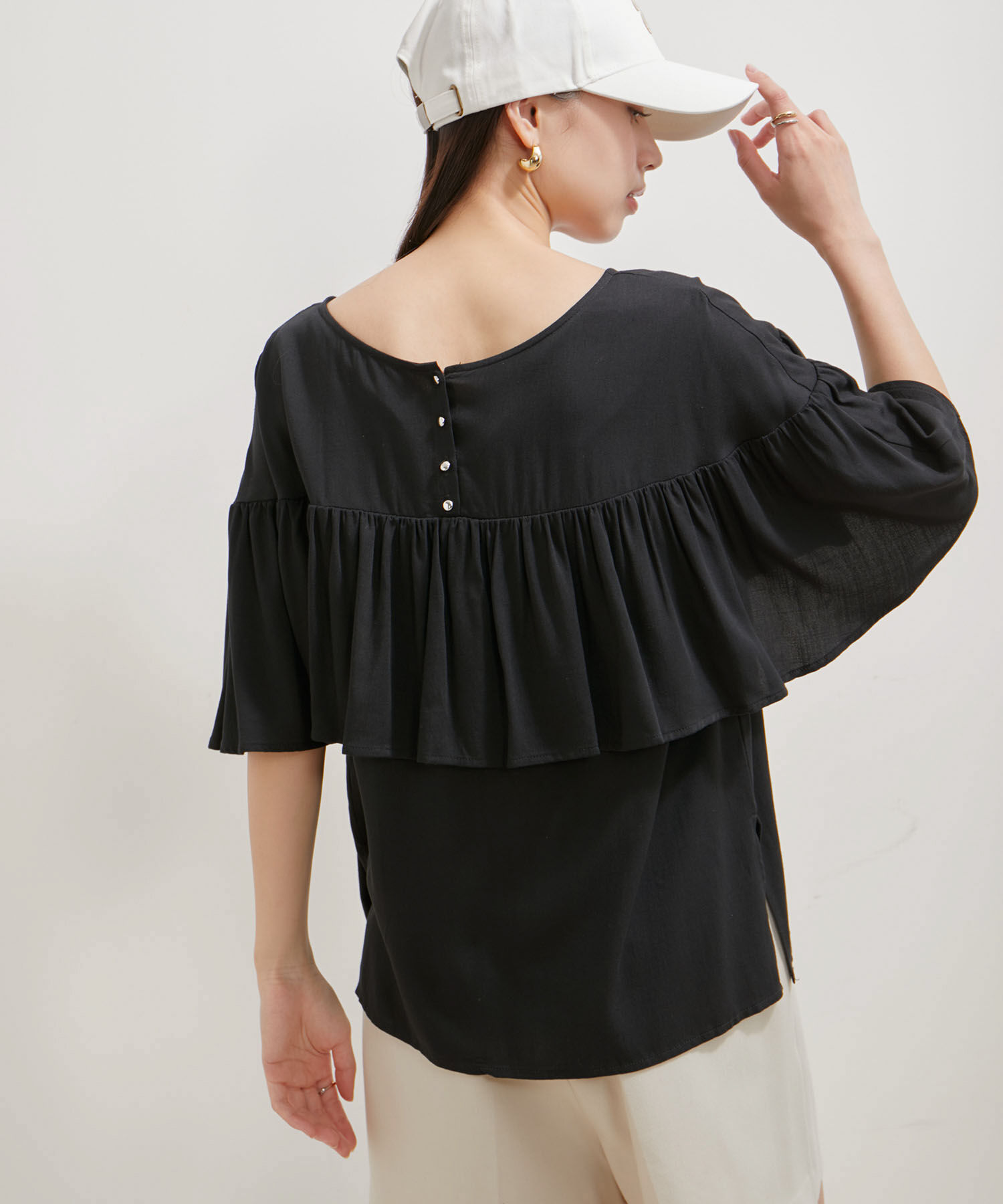 VIS「【前後2WAY】ラッフルブラウス」|シャツ・ブラウス|ブラック(01)