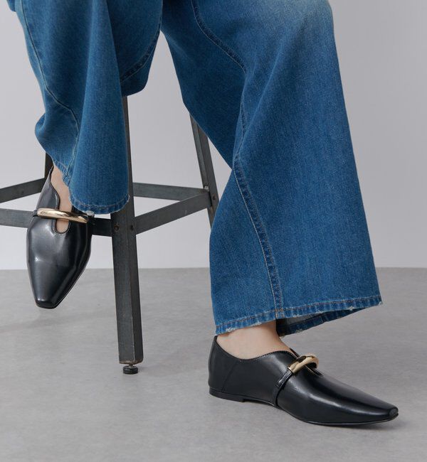  「【洗練された雰囲気に】ゴールドモチーフフラットシューズ」|その他|