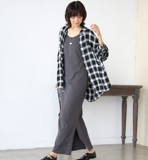  「【洗練された雰囲気に】ゴールドモチーフフラットシューズ」|その他|