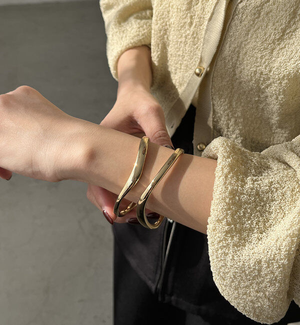  「〈GOLDY/ゴールディ〉トリミングWAVEバングル」|リング|ゴールド