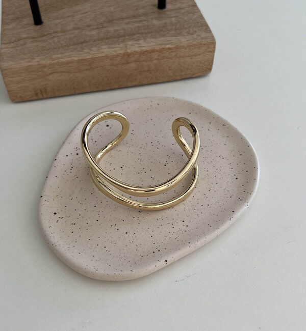  「〈GOLDY/ゴールディ〉トリミングWAVEバングル」|リング|