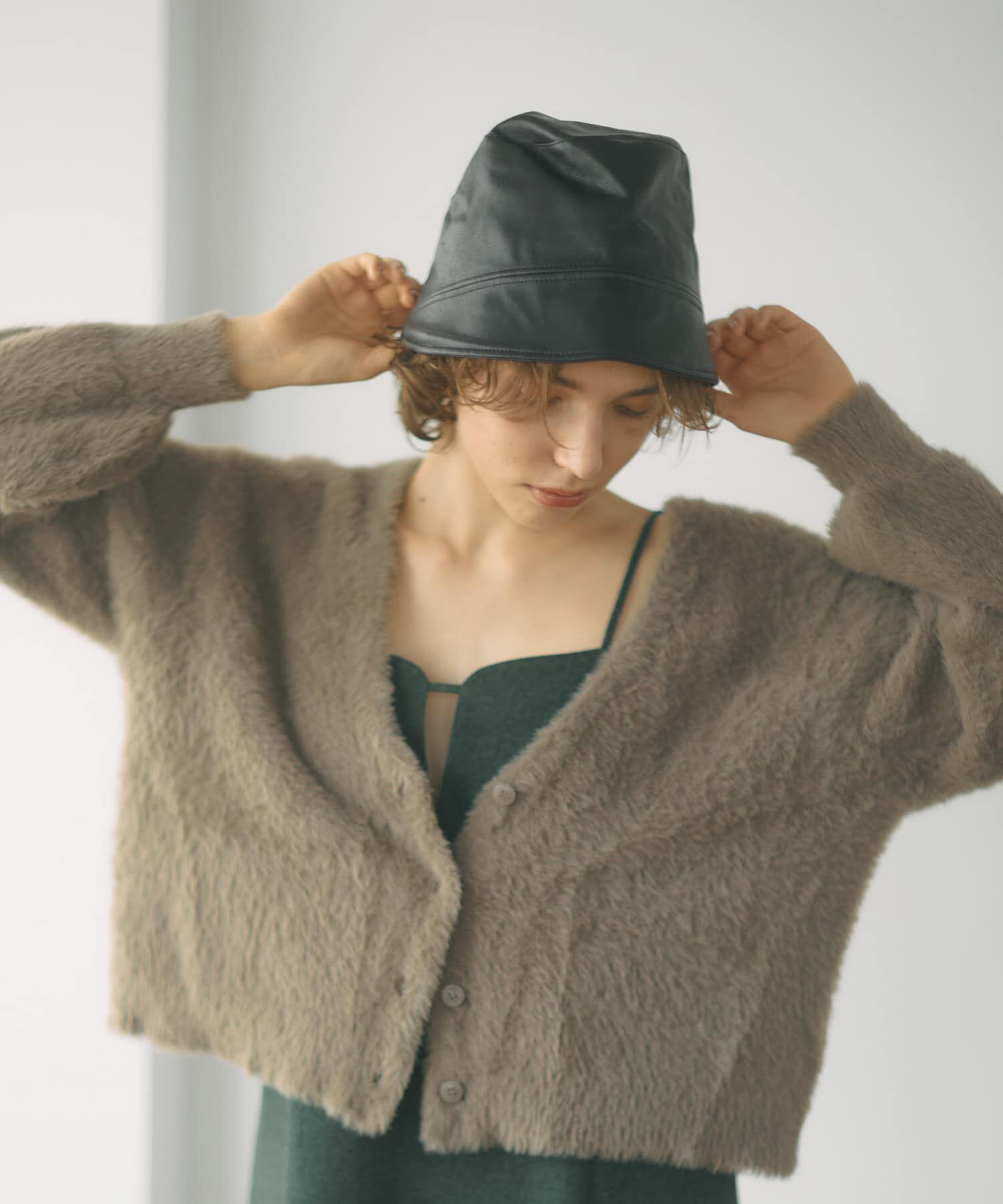 SMELLY「フロントラインフェイクレザーハット」|ハット|ブラック