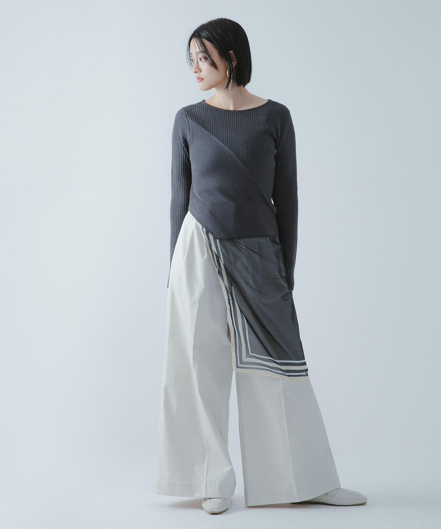 SENSE OF PLACE by URBAN RESEARCH「『洗濯可/防花粉』SKINProofアシメヘムボートネックセーター」|ニット・セーター|チャコールグレー