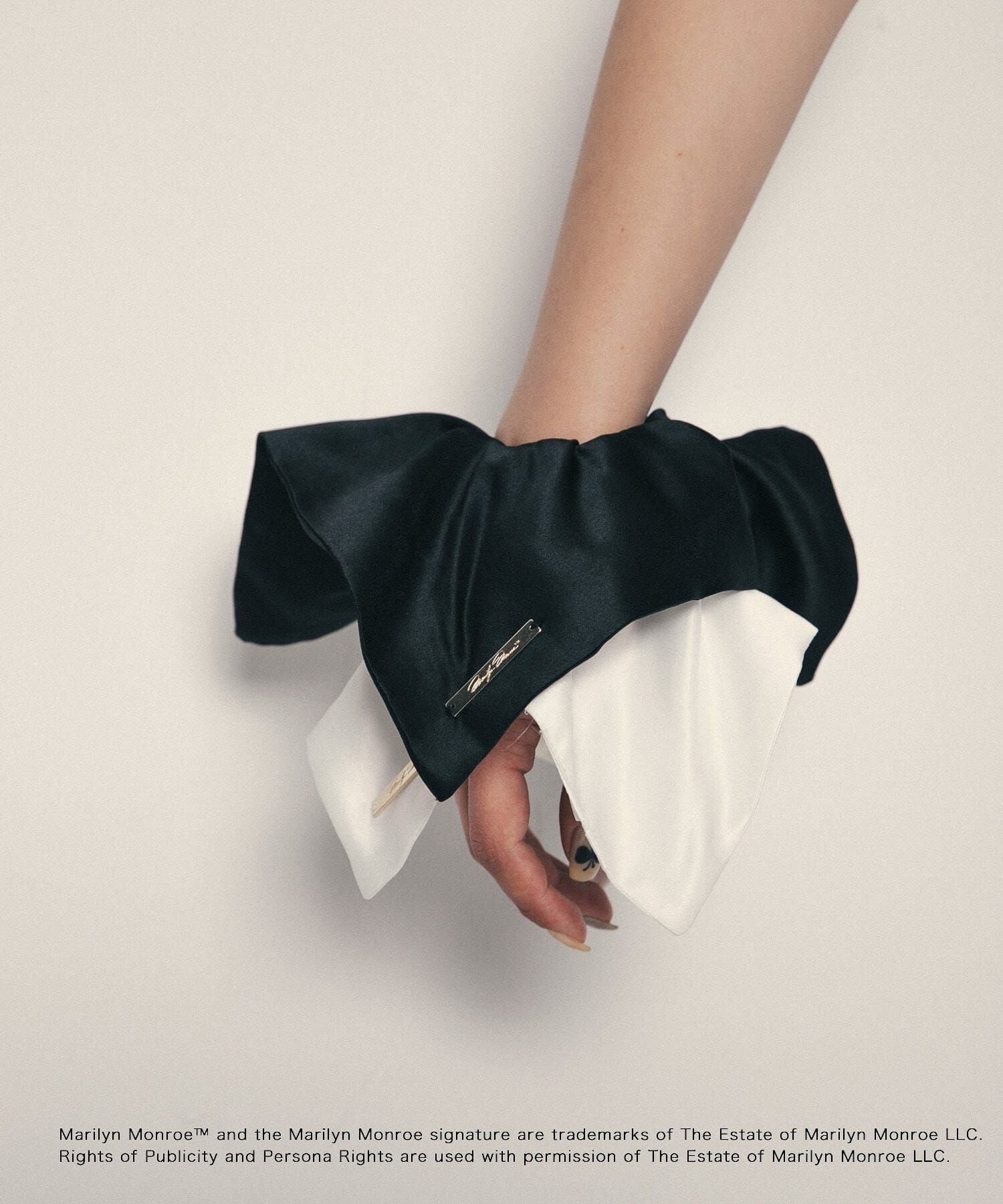 SENSE OF PLACE by URBAN RESEARCH「『別注』MARILYNMONROE&times;SENSE OF PLACE　プレートサテンシュシュ」|ヘアゴム・シュシュ|