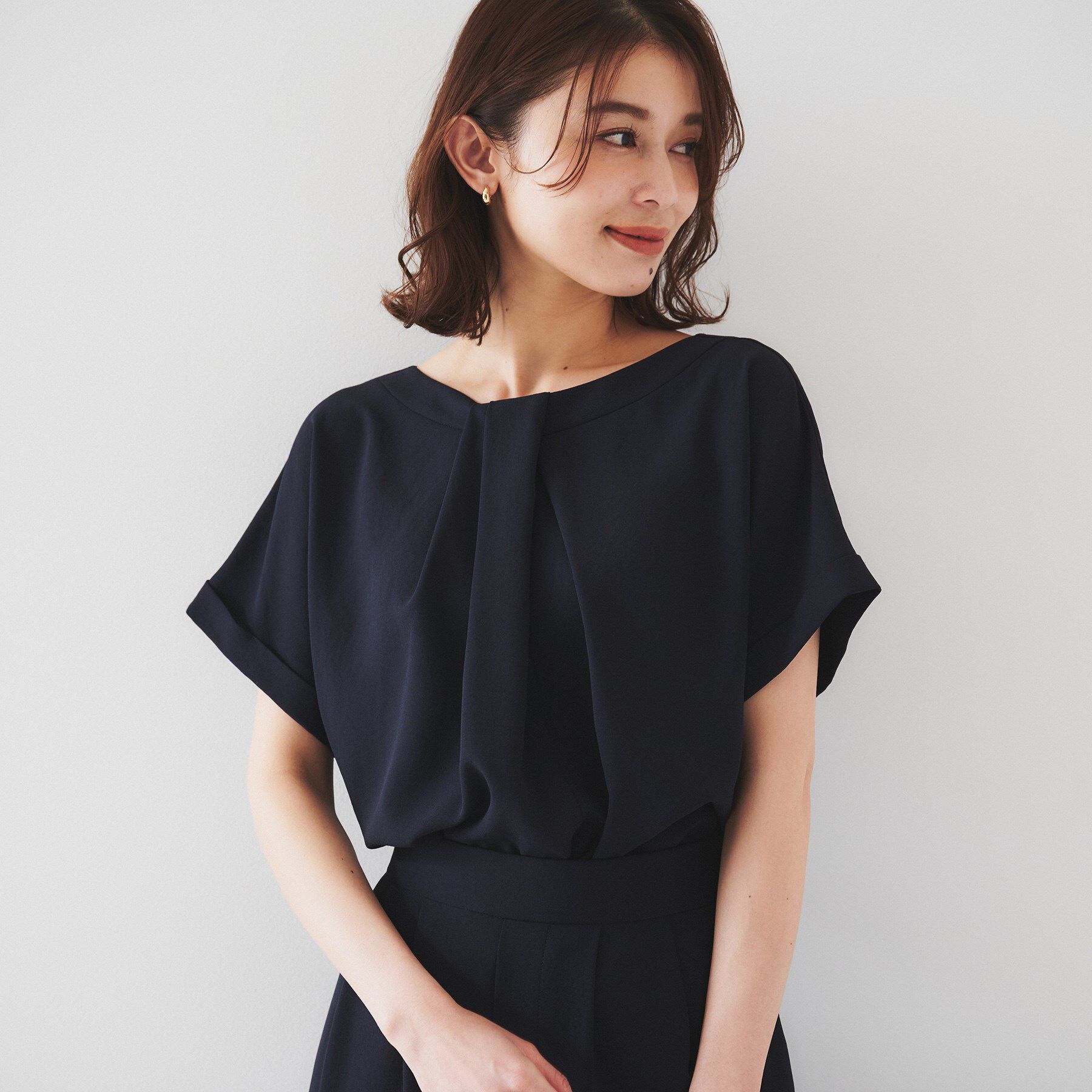 UNTITLED「【セットアップ可/接触冷感/イージーケア】リラクミスト　2WAYブラウス」|シャツ・ブラウス|ネイビー(094)