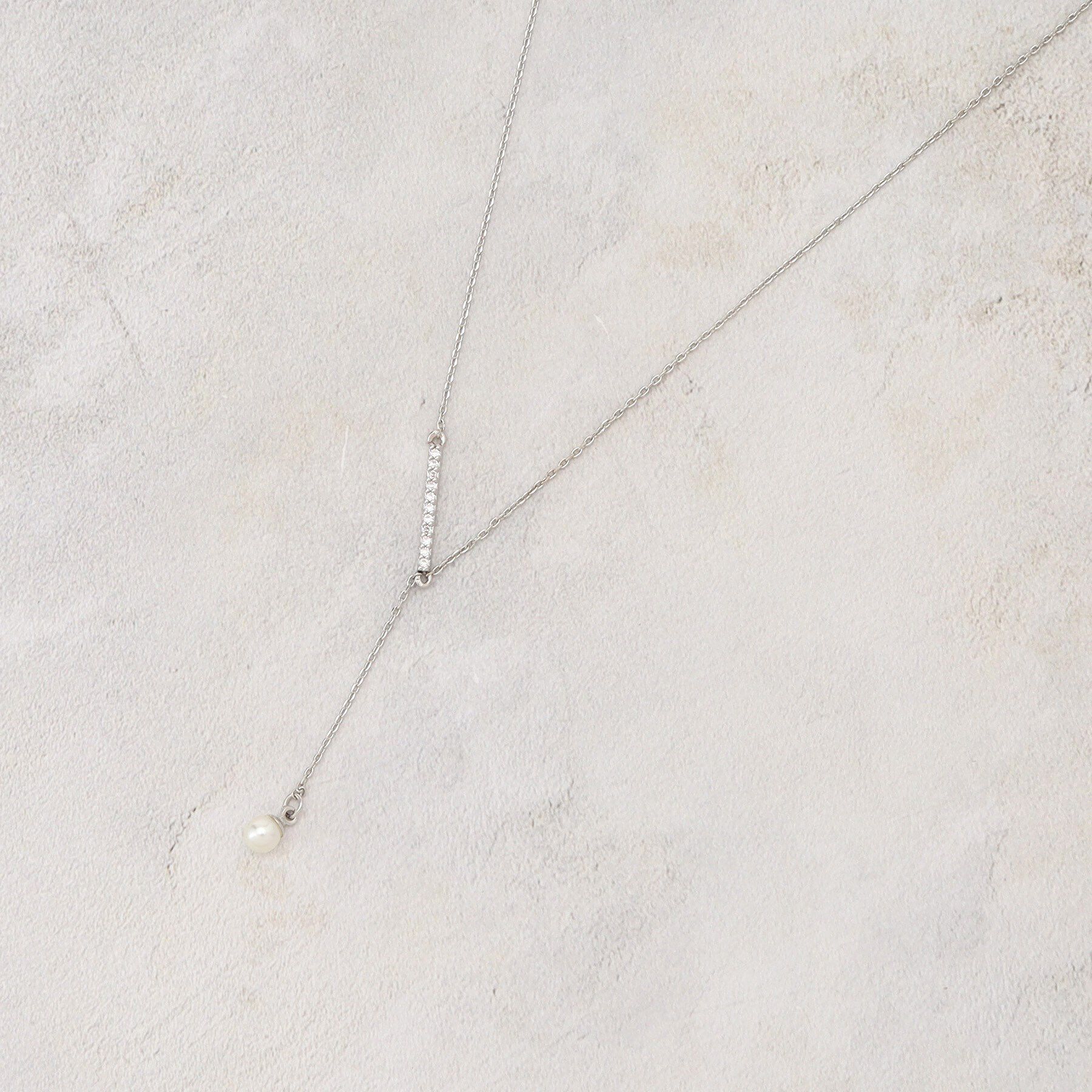 grove「パール調ビジューバーY字ショートネックレス」|ネックレス|シルバー(006)