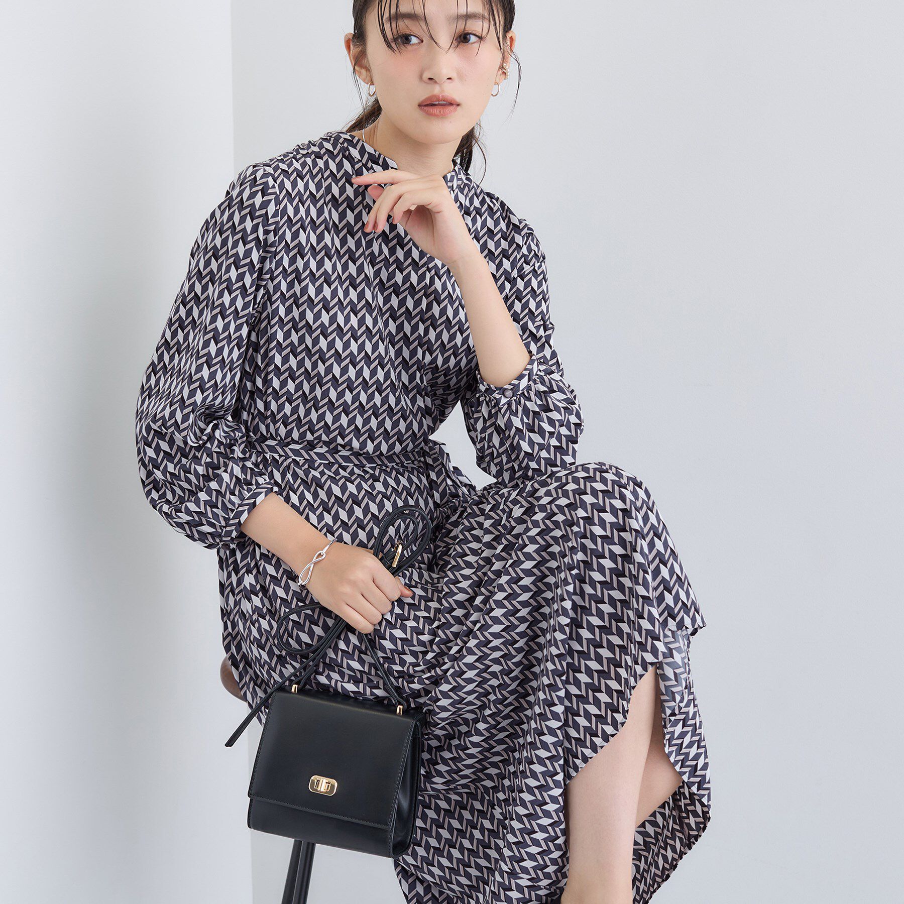 INDIVI「【洗える／オリジナル柄】ジオメプリント フレアワンピース」|ワンピース|ブラック(119)