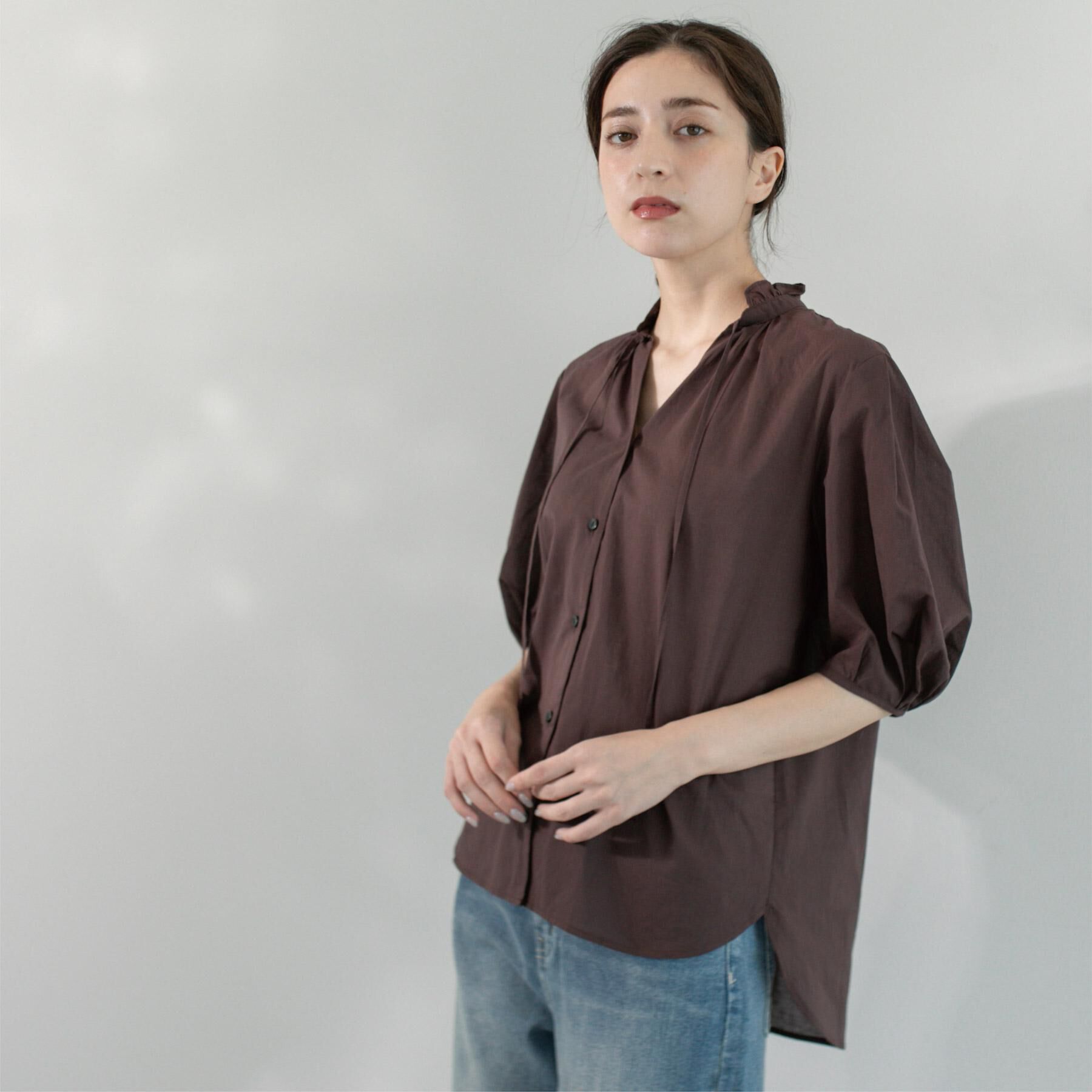 OPAQUE.CLIP「シアーフリルネックブラウス【洗濯機洗い可】」|シャツ・ブラウス|ブラウン(044)