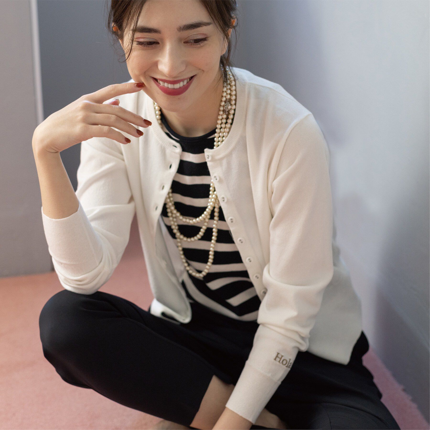 OPAQUE.CLIP「多ボタン 袖口刺繍クルーネックカーディガン」|カーディガン|ホワイト(001)