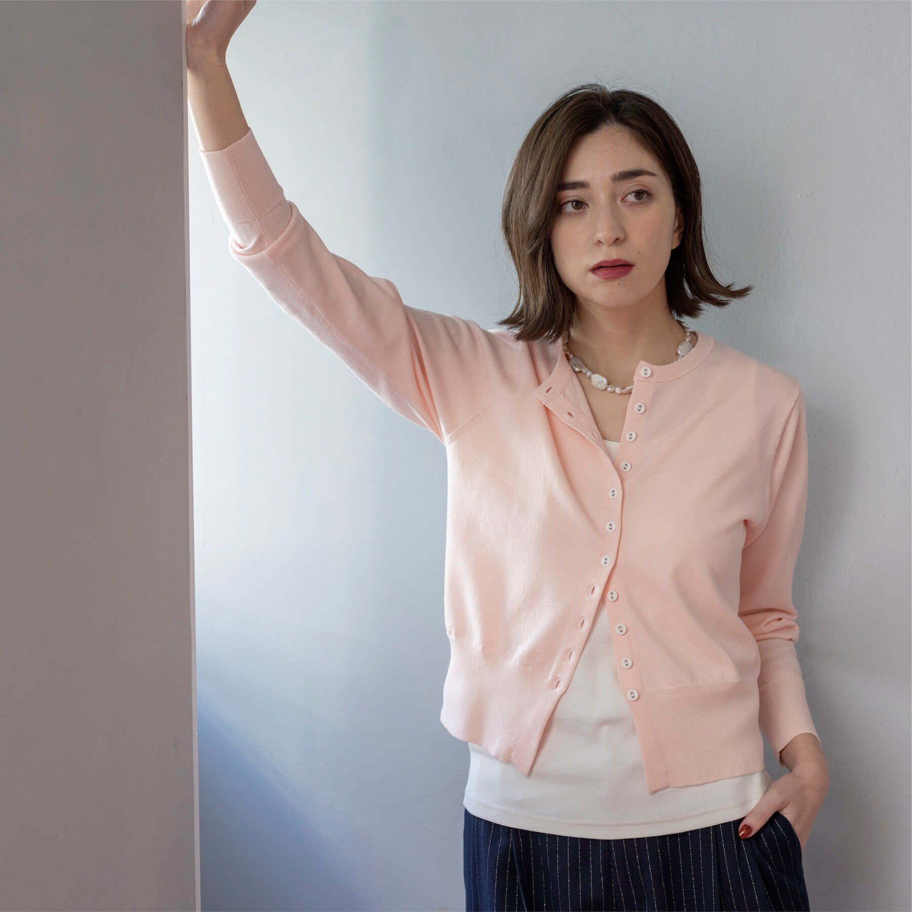 OPAQUE.CLIP「多ボタン 袖口刺繍クルーネックカーディガン」|カーディガン|