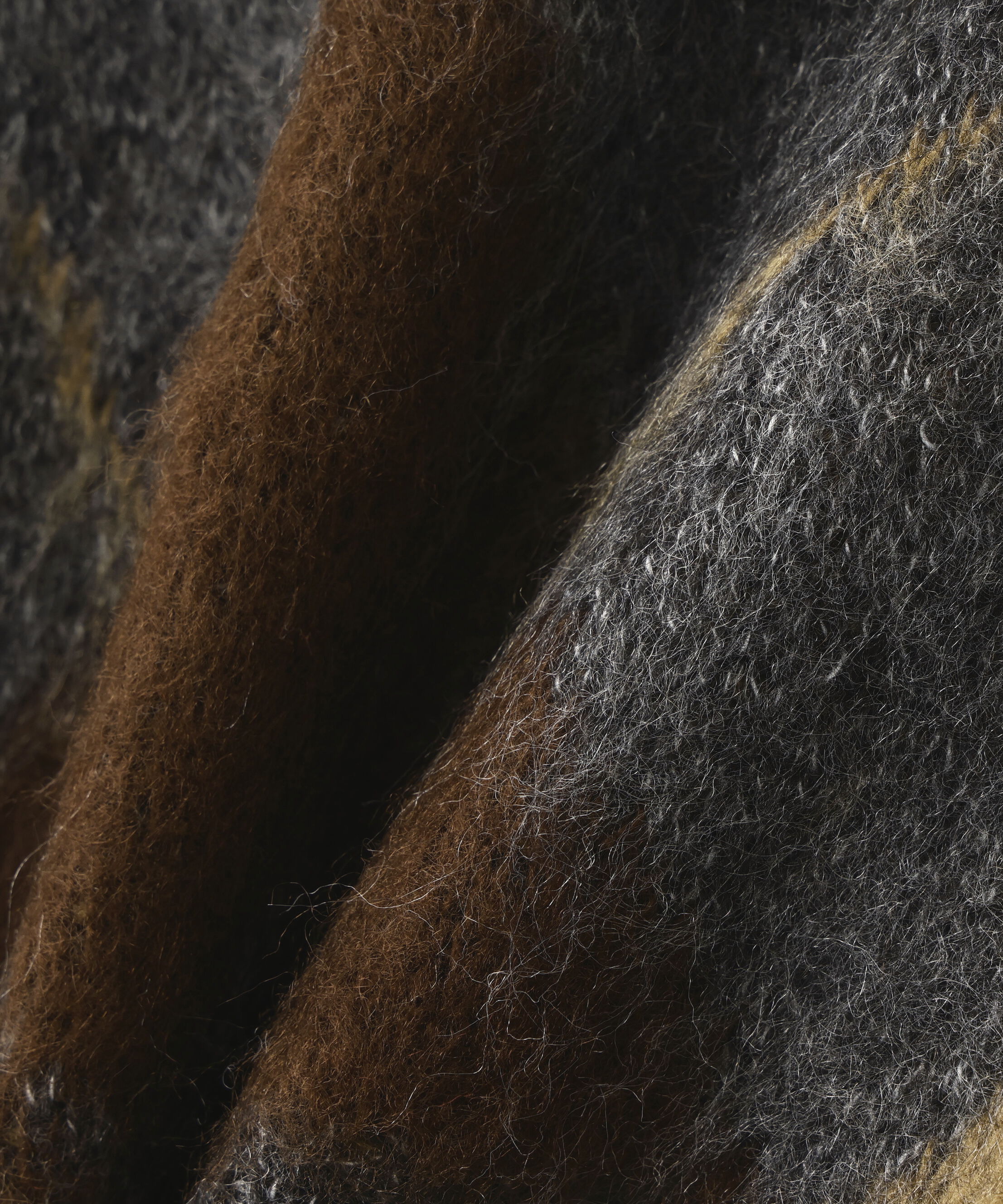  「アクリルモヘアアーガイルＶネックプルオーバー」|ニット・セーター|