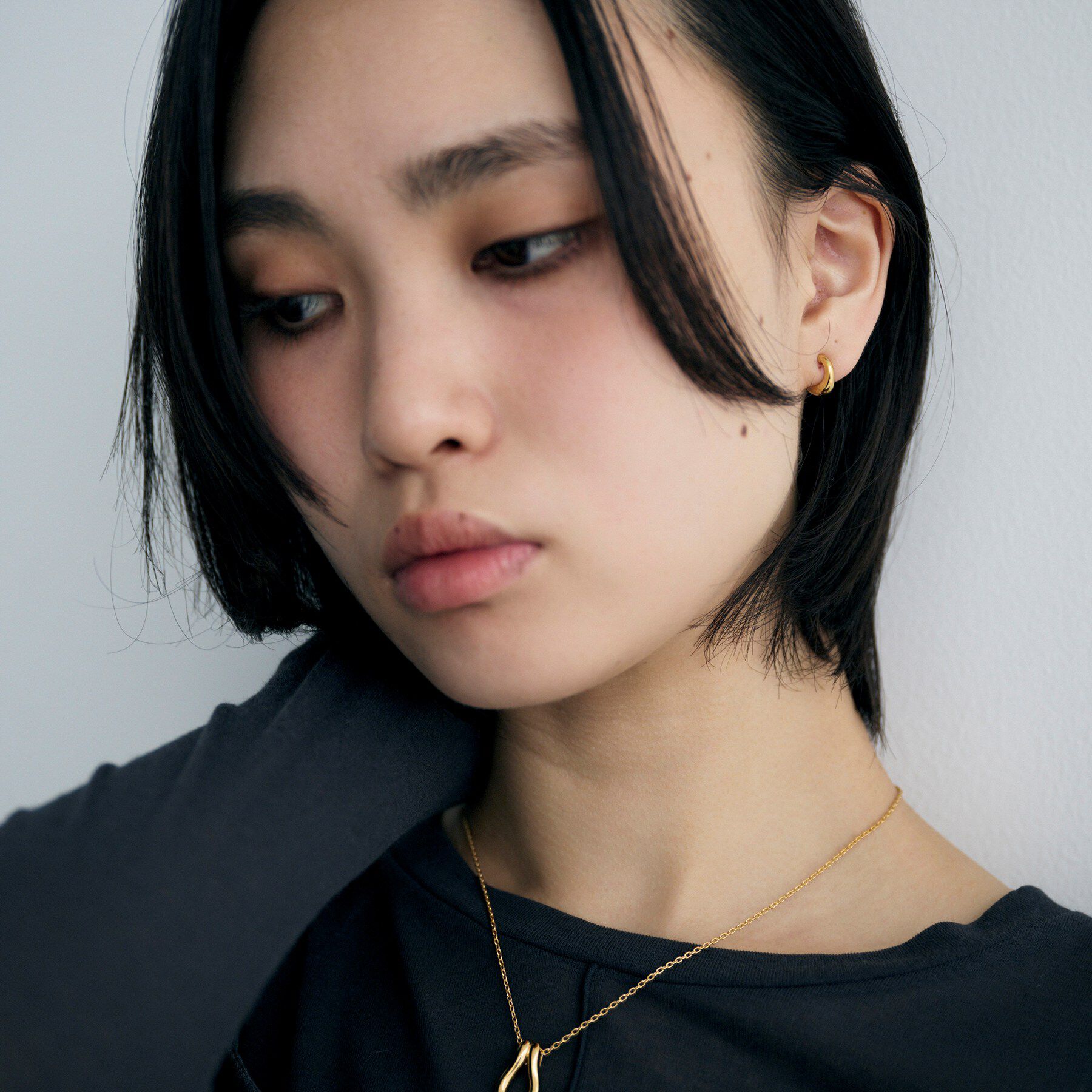 COCOSHNIK ONKITSCH「シルバー ハギーイヤリング ペアシェイプ S GP」|イヤリング|