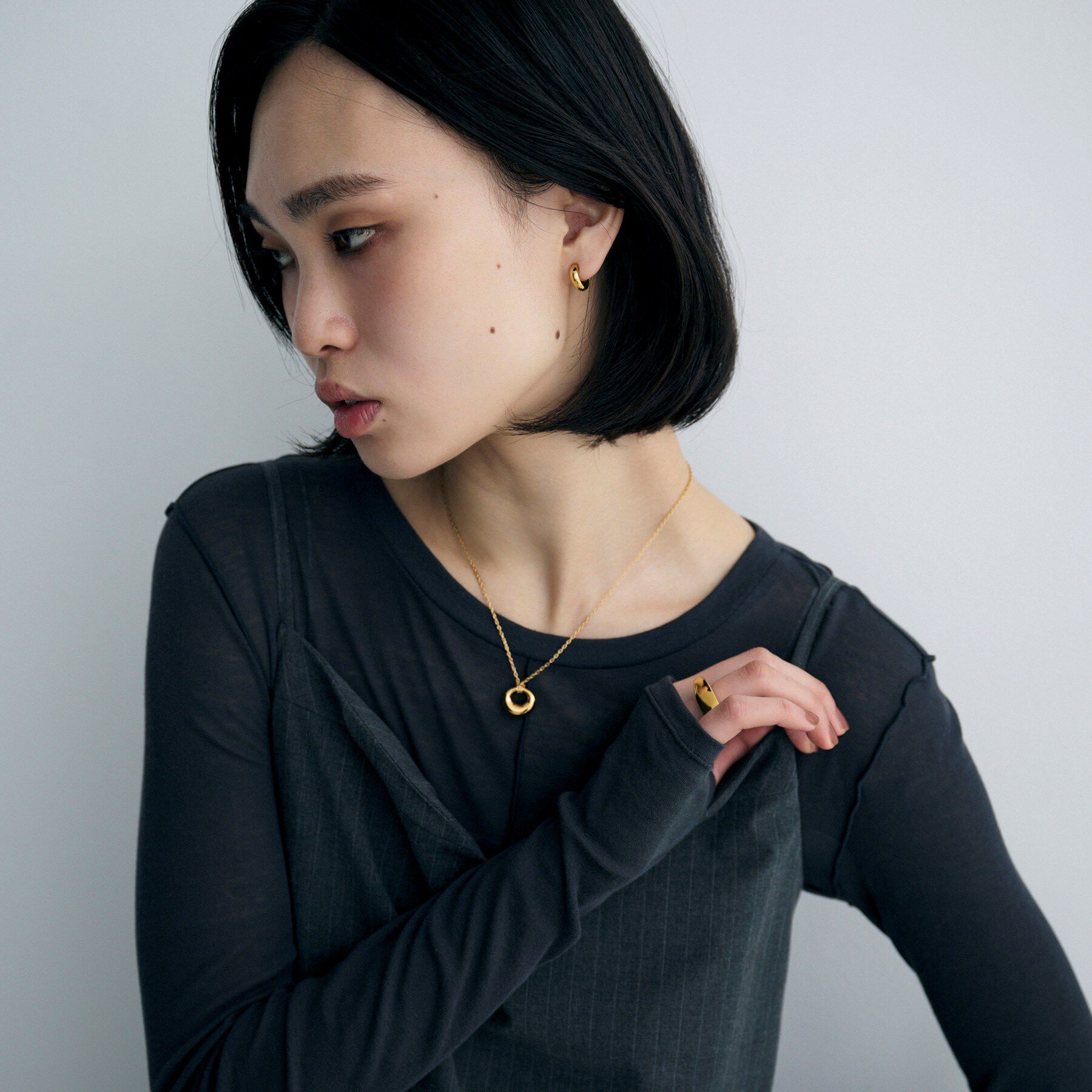 COCOSHNIK ONKITSCH「シルバー ハギーイヤリング ドーム S GP」|イヤリング|