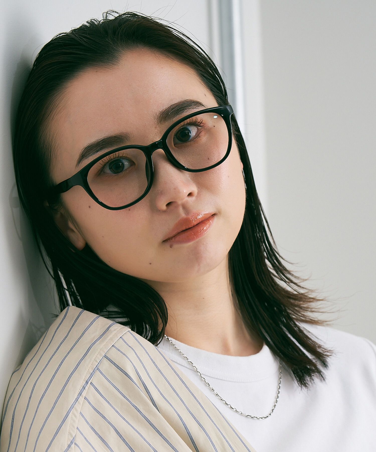  「【WEB限定】ウェリントン型 調光 サングラス レンズの色が変わるサングラス｜Zoff」|サングラス|ブラック